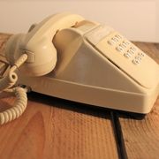 Téléphone vintage à touches