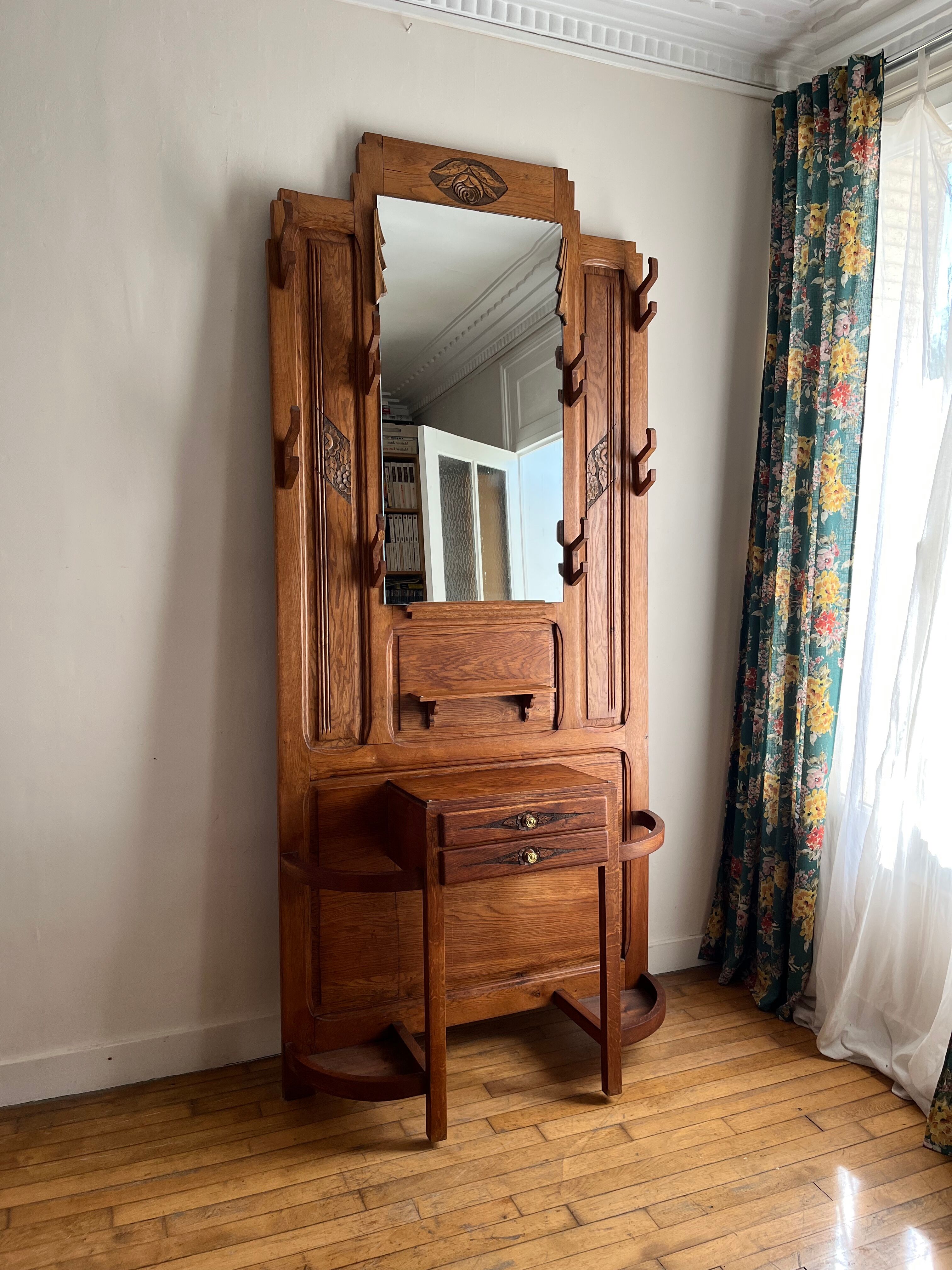 Old cloakroom in solid oak
