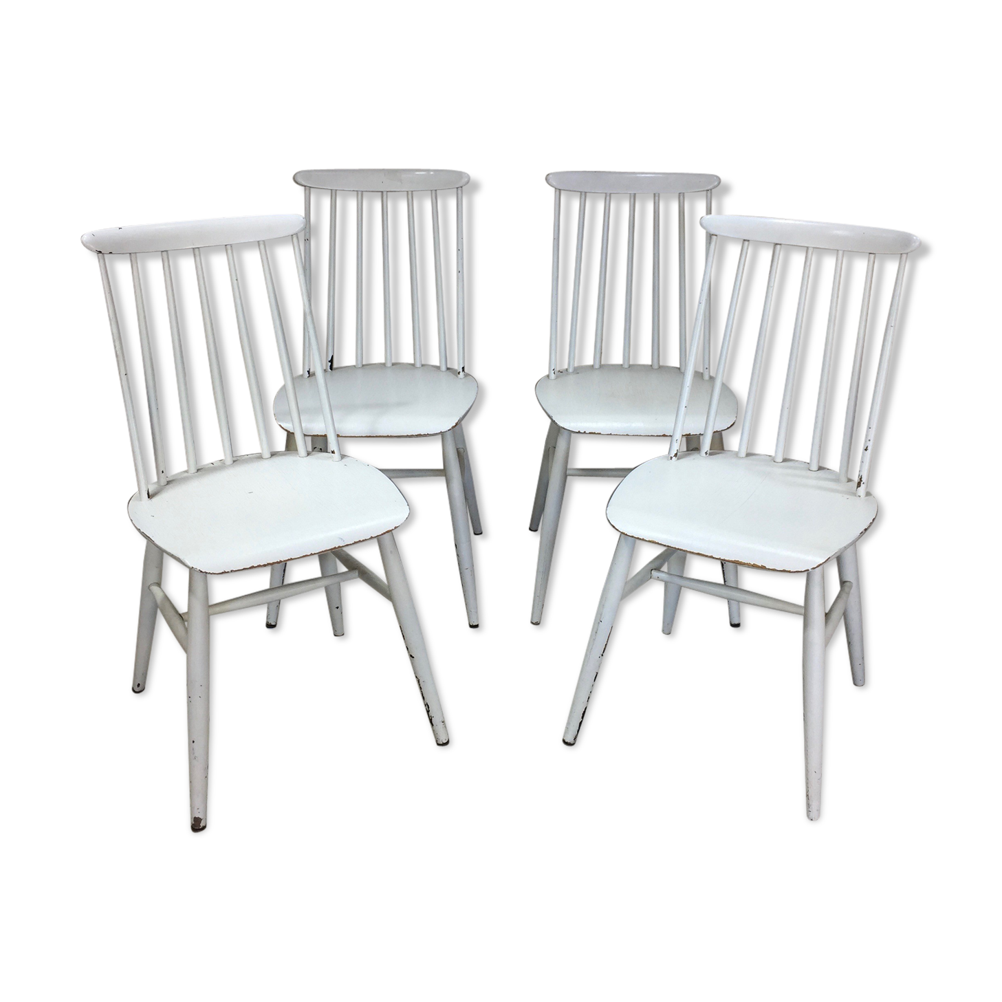 Lot of 4 white wooden chairs