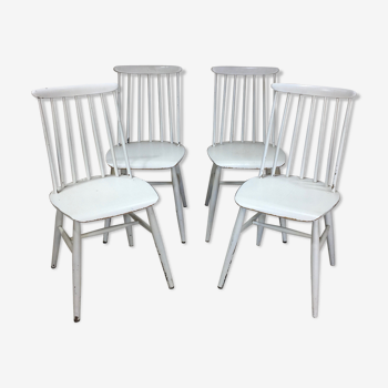 Lot of 4 white wooden chairs