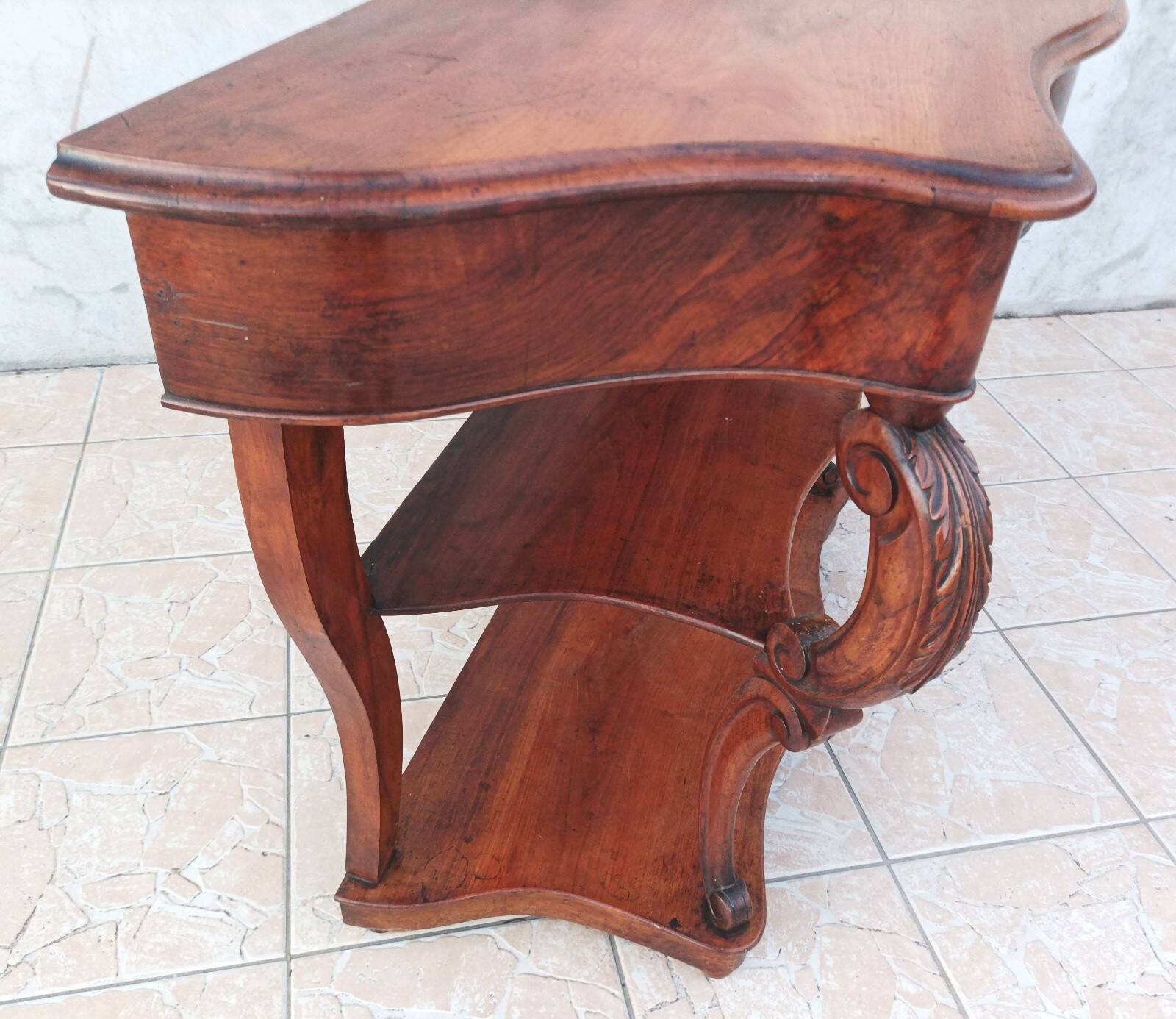 Large console from the Napoleonic III era in walnut and walnut burl.