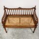 Banc sculpté à la main style Louis XVI avec siège en cannage tissé