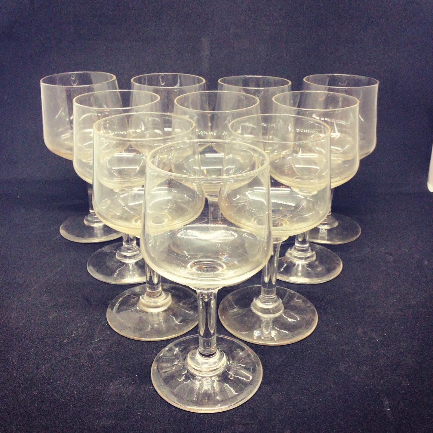 Lot de dix verres à vin anciens Selency