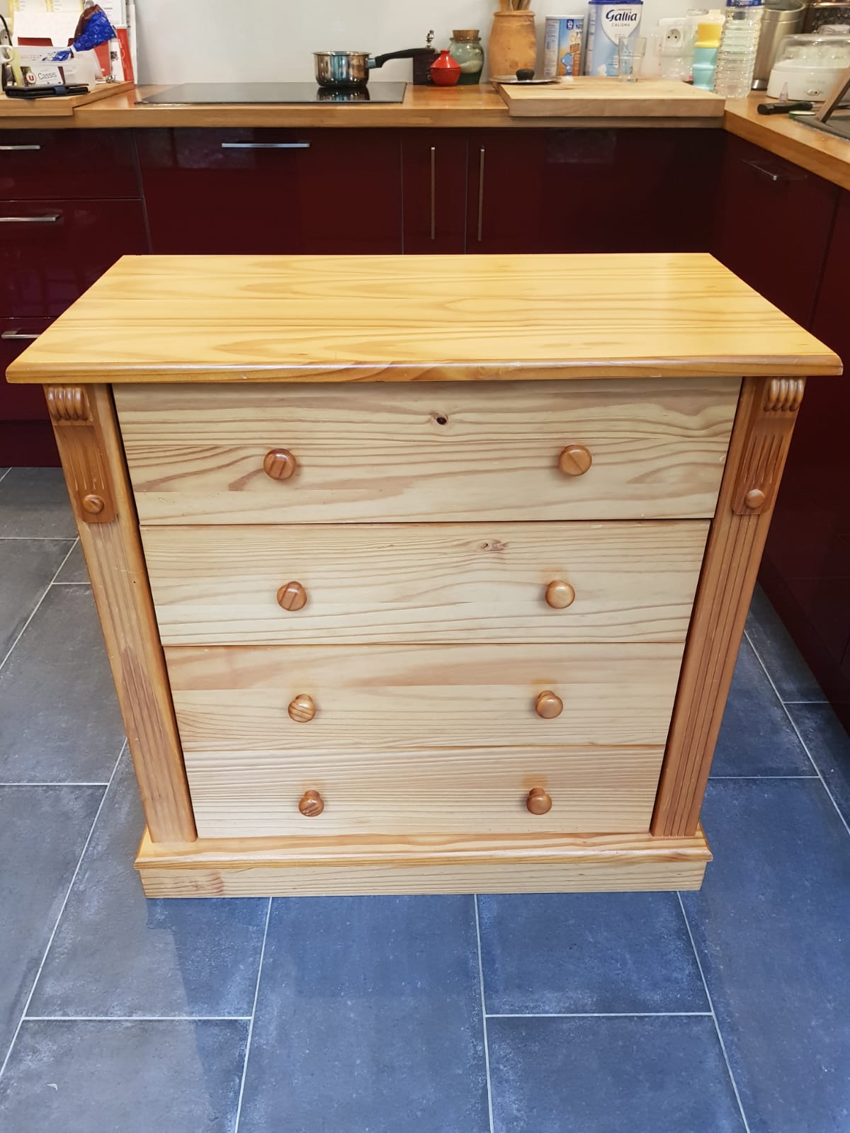 Pine chest of drawers
