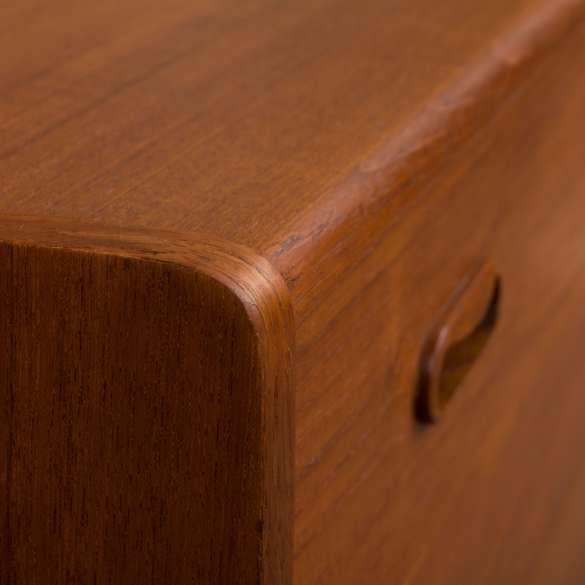 Dresser danish 3 drawers