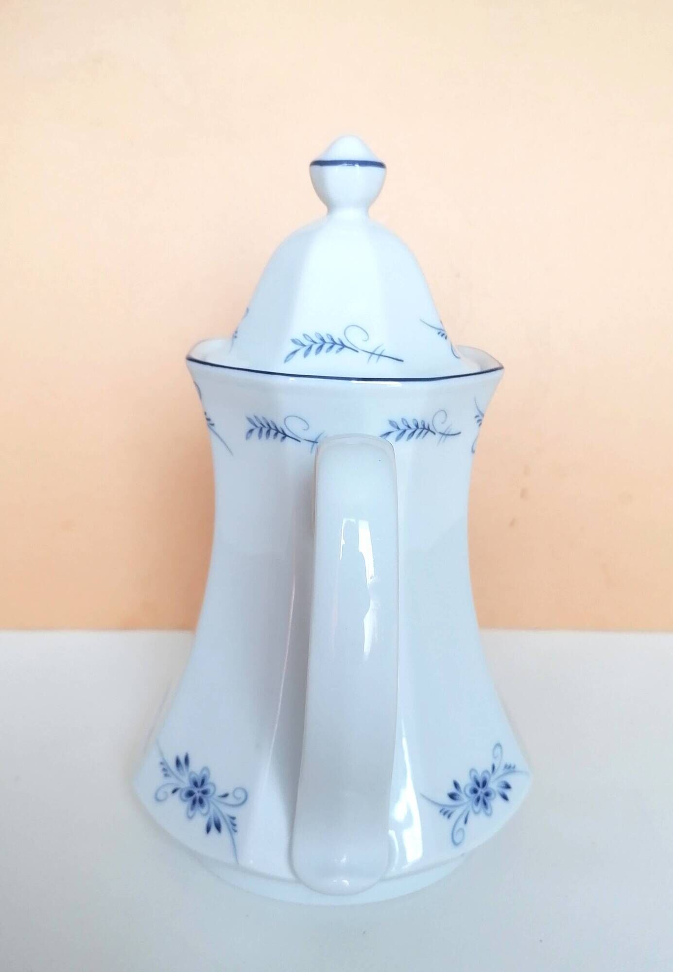 Porcelain teapot Winterling Marktleuthen Bavaria white blue