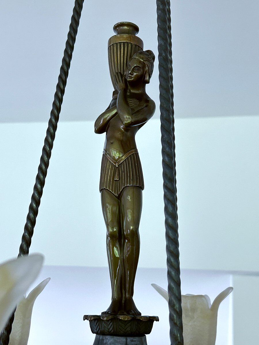 Large Art Deco sculptural chandelier in bronze and glass, 1930s