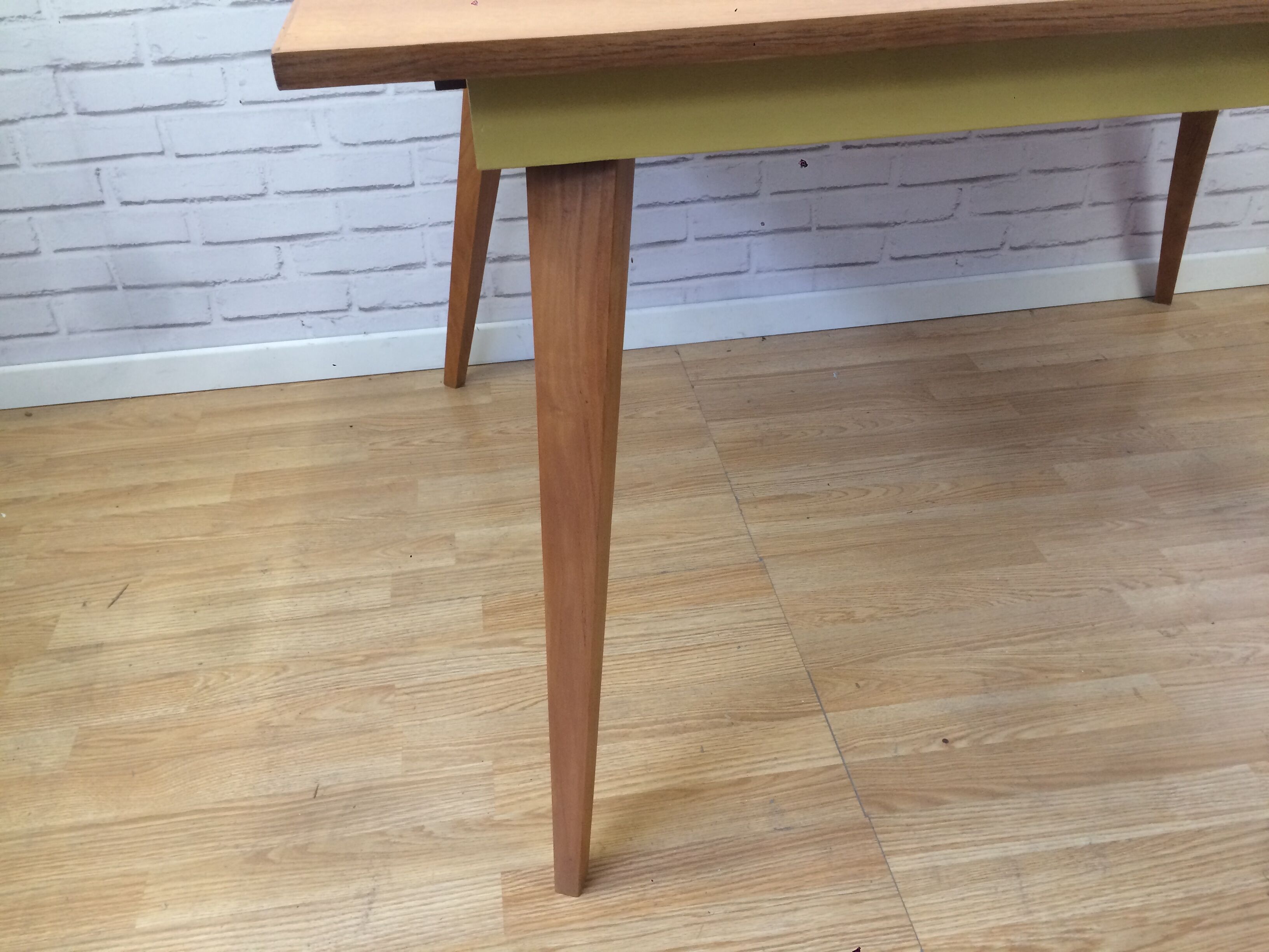 Table vintage foot compass