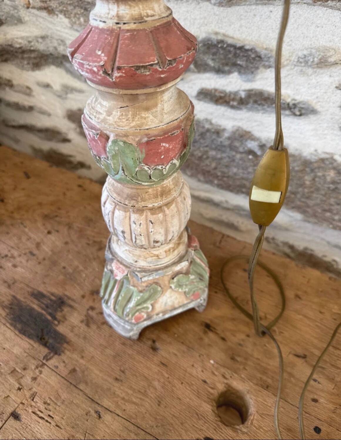 Grande Lampe Ancienne de Caractère – Bois Sculpté & Polychrome – Style