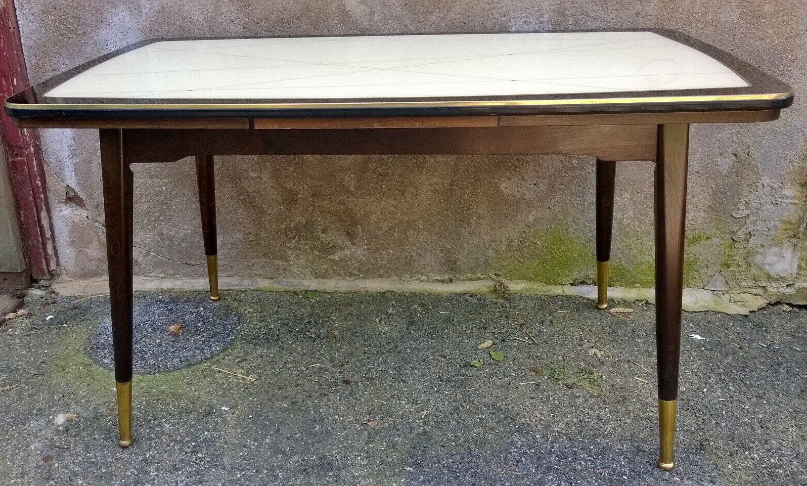 Extensible table of the 50s