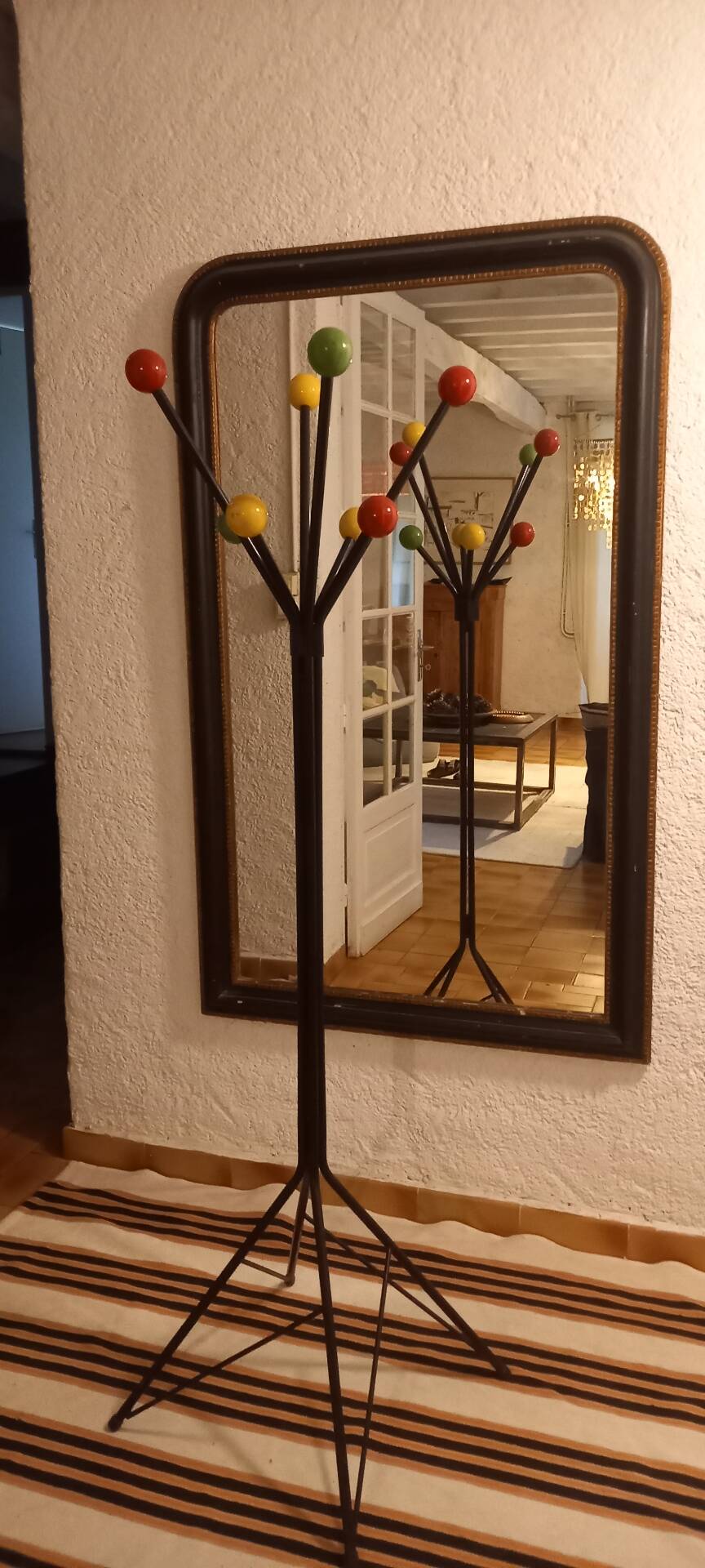 Free-standing coat rack