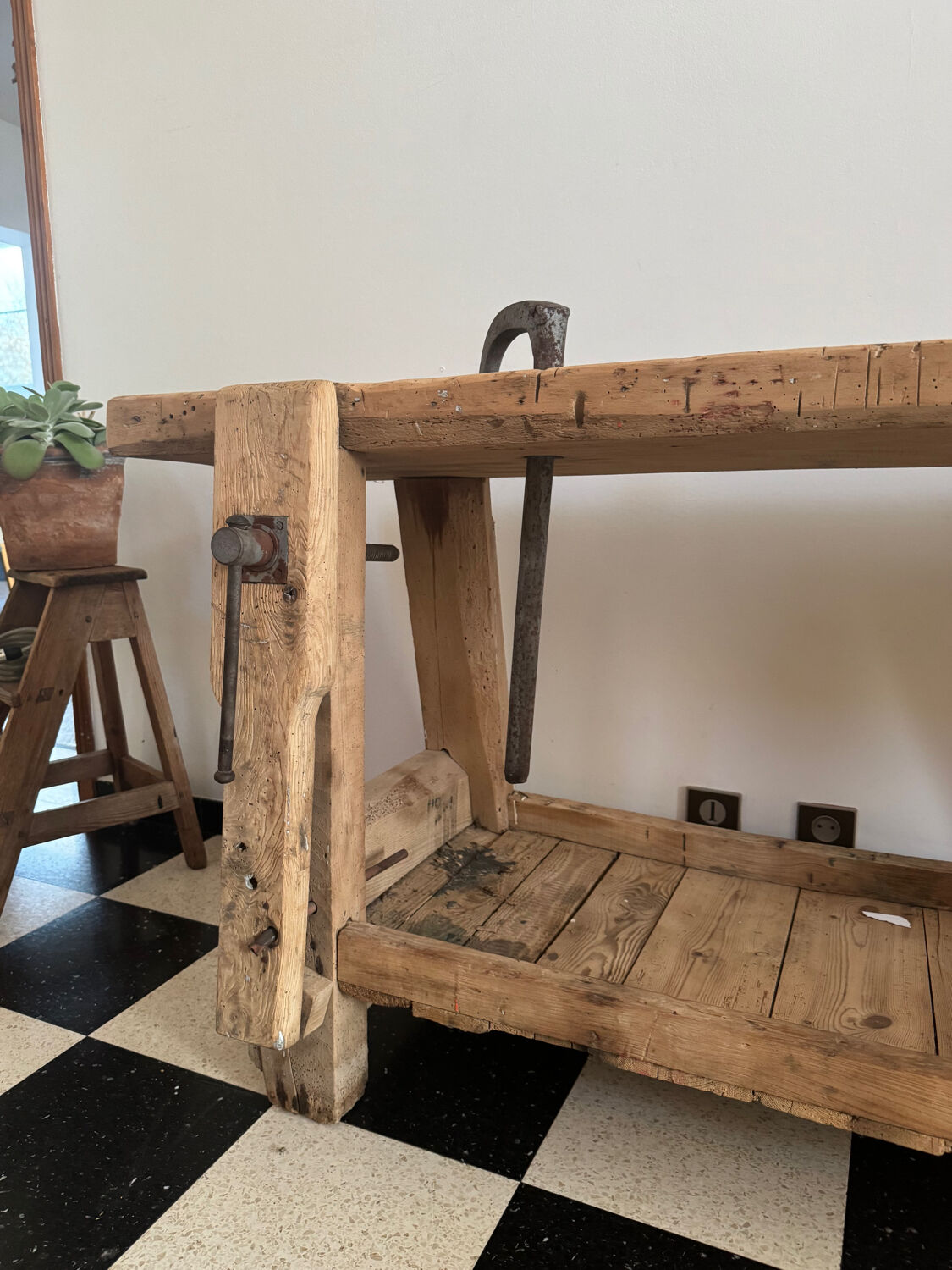 Woodworking bench
