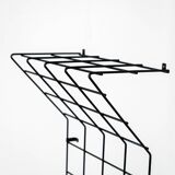 Porte-manteau mural en fil métallique par Karl Fichtel pour Drahtwerke Erlau (Allemagne, années 1950).