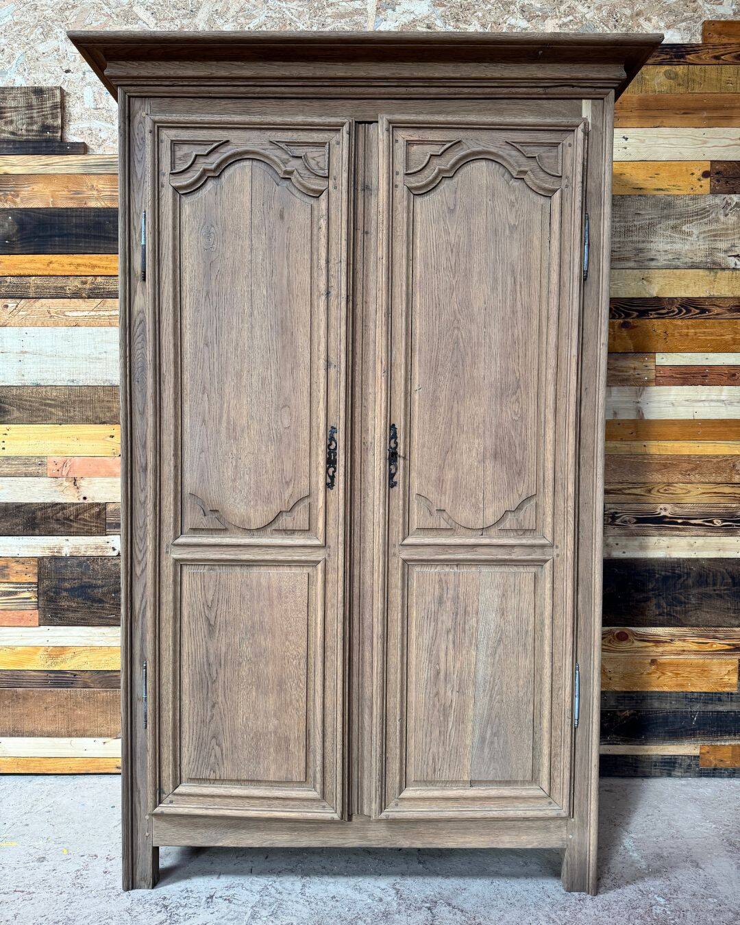 Aero-blasted oak wardrobe