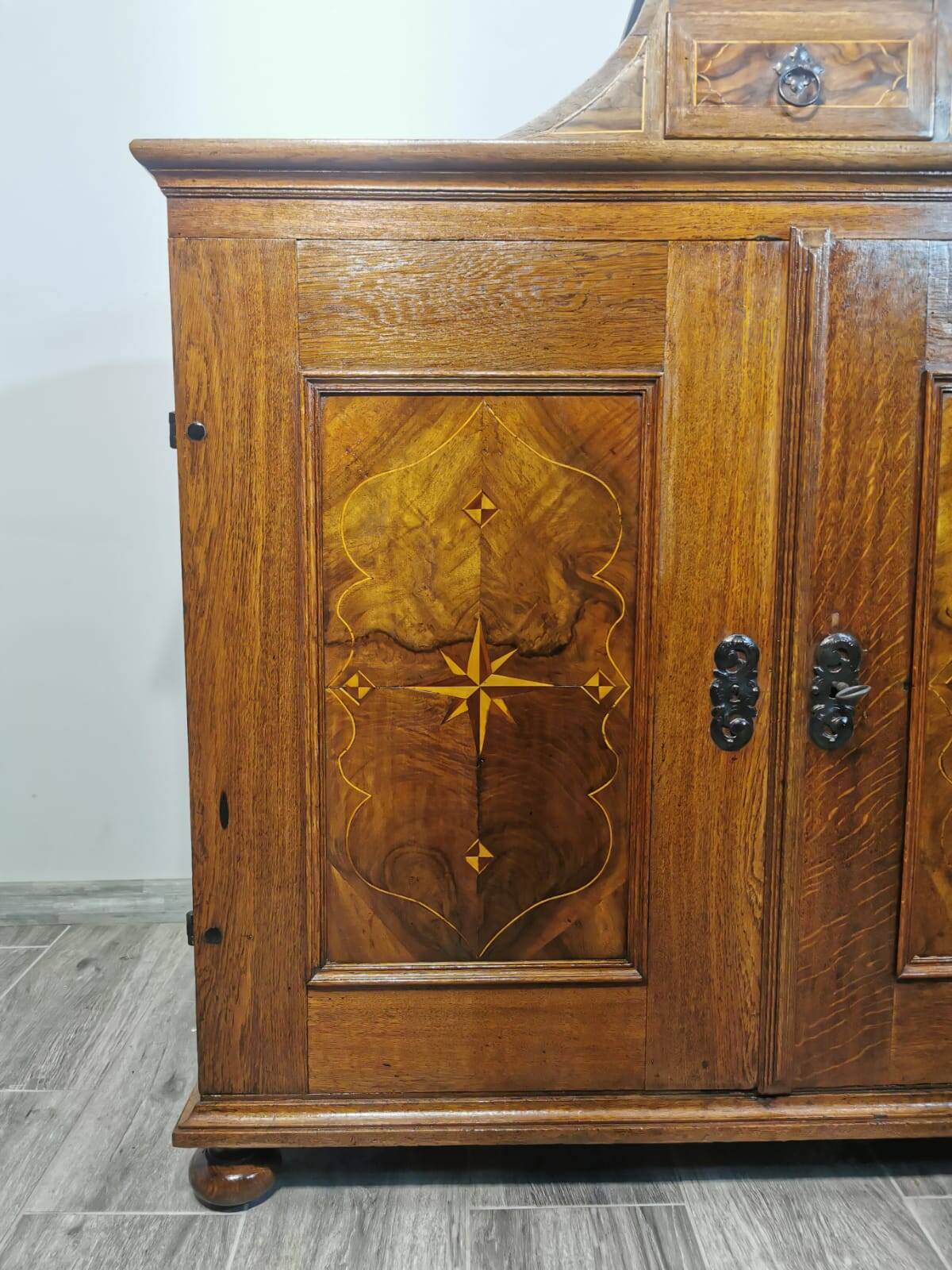 Baroque cabinet
