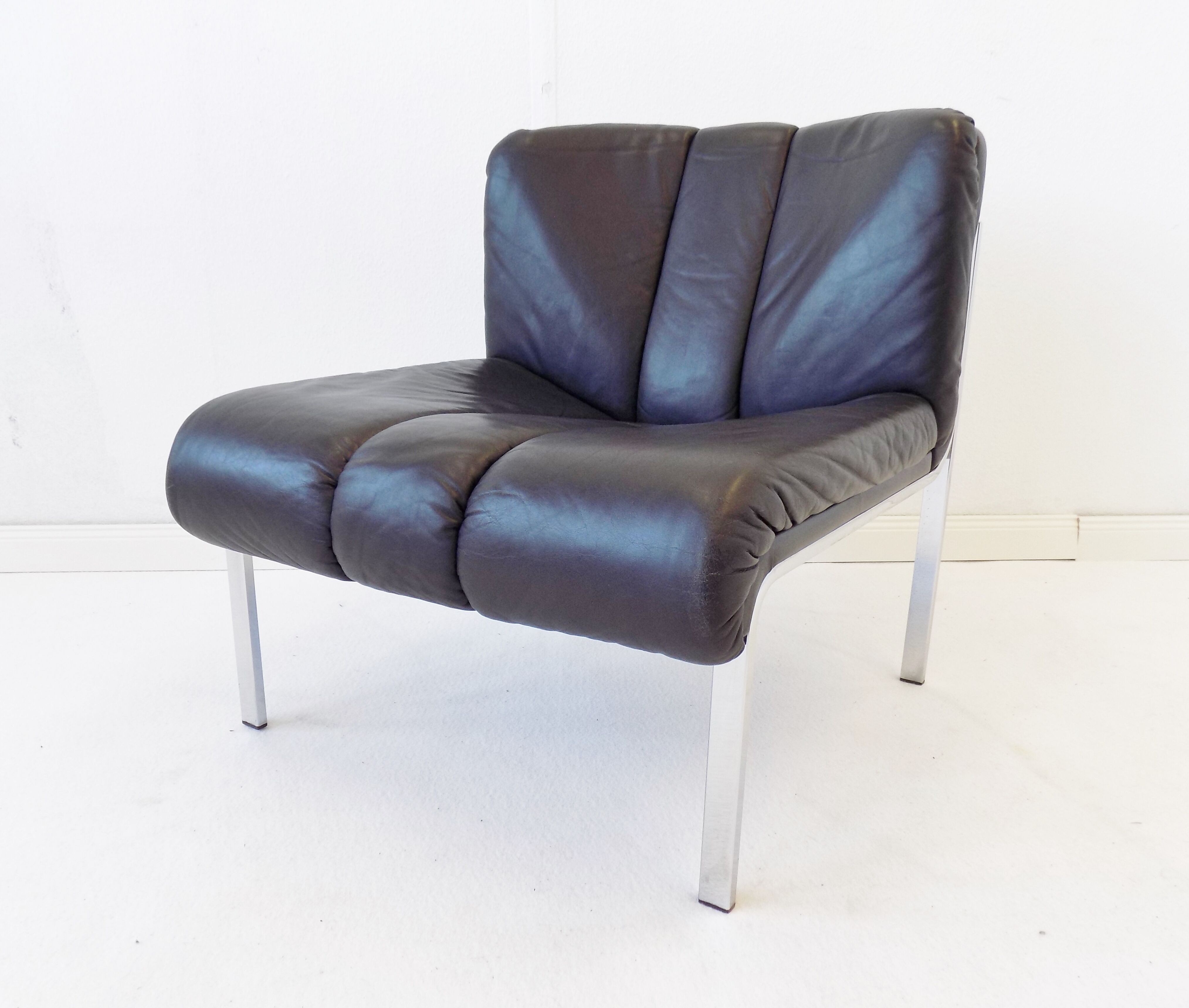 Girsberger Eurochair set of 2 black leather lounge chairs