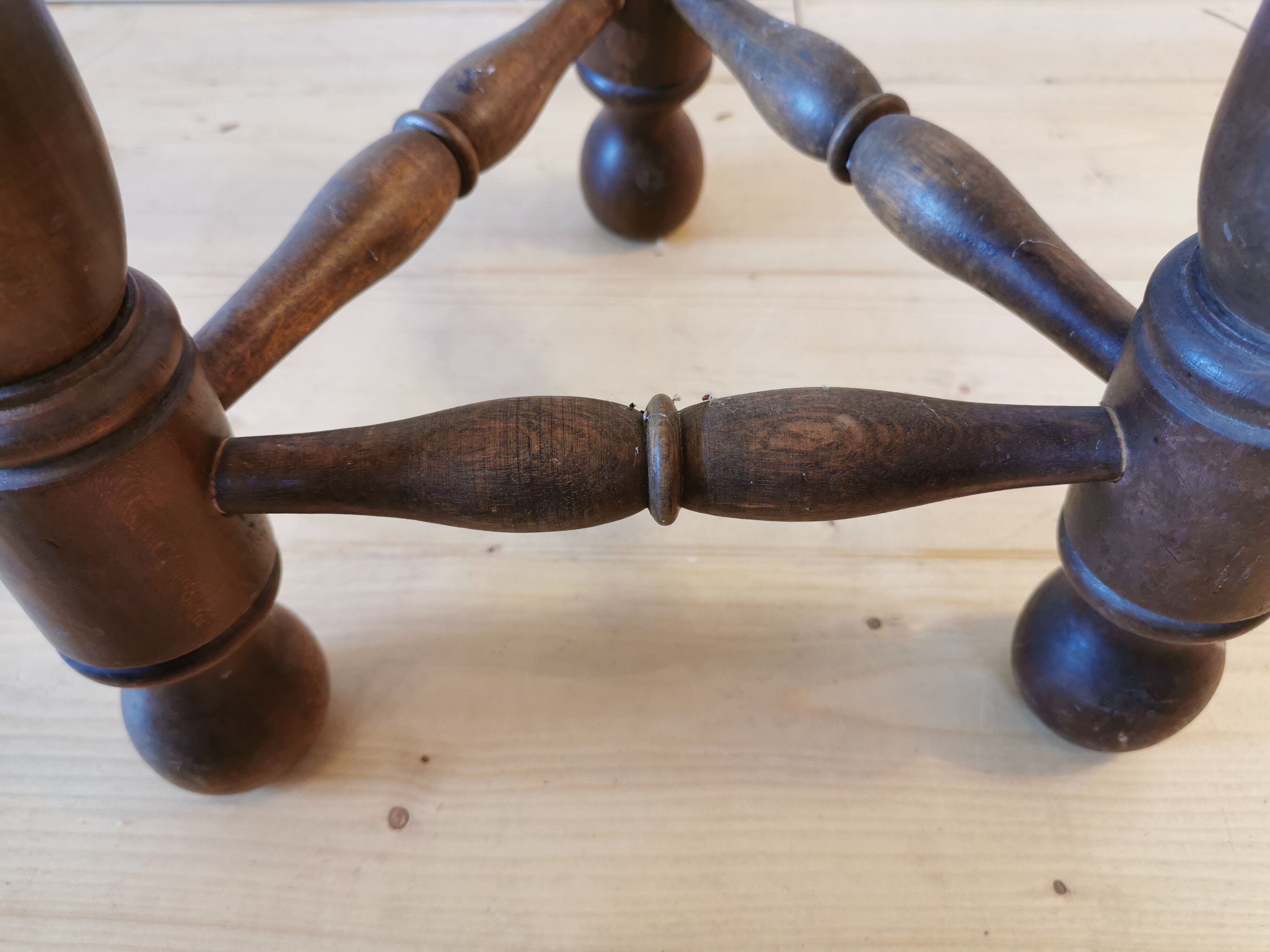 Tabouret tripode paillé des années 50