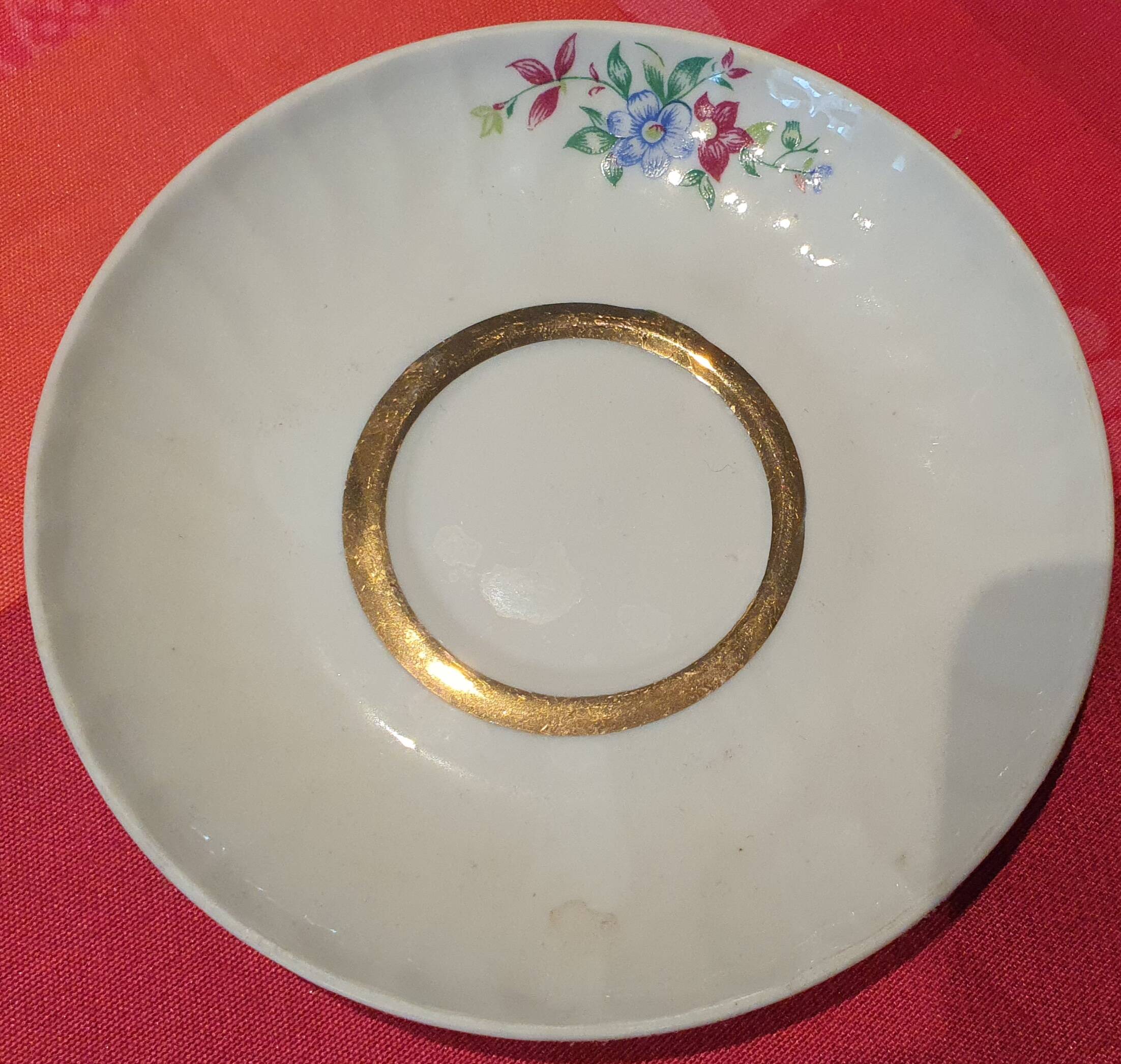 5 tasses à cadé avec soucoupes