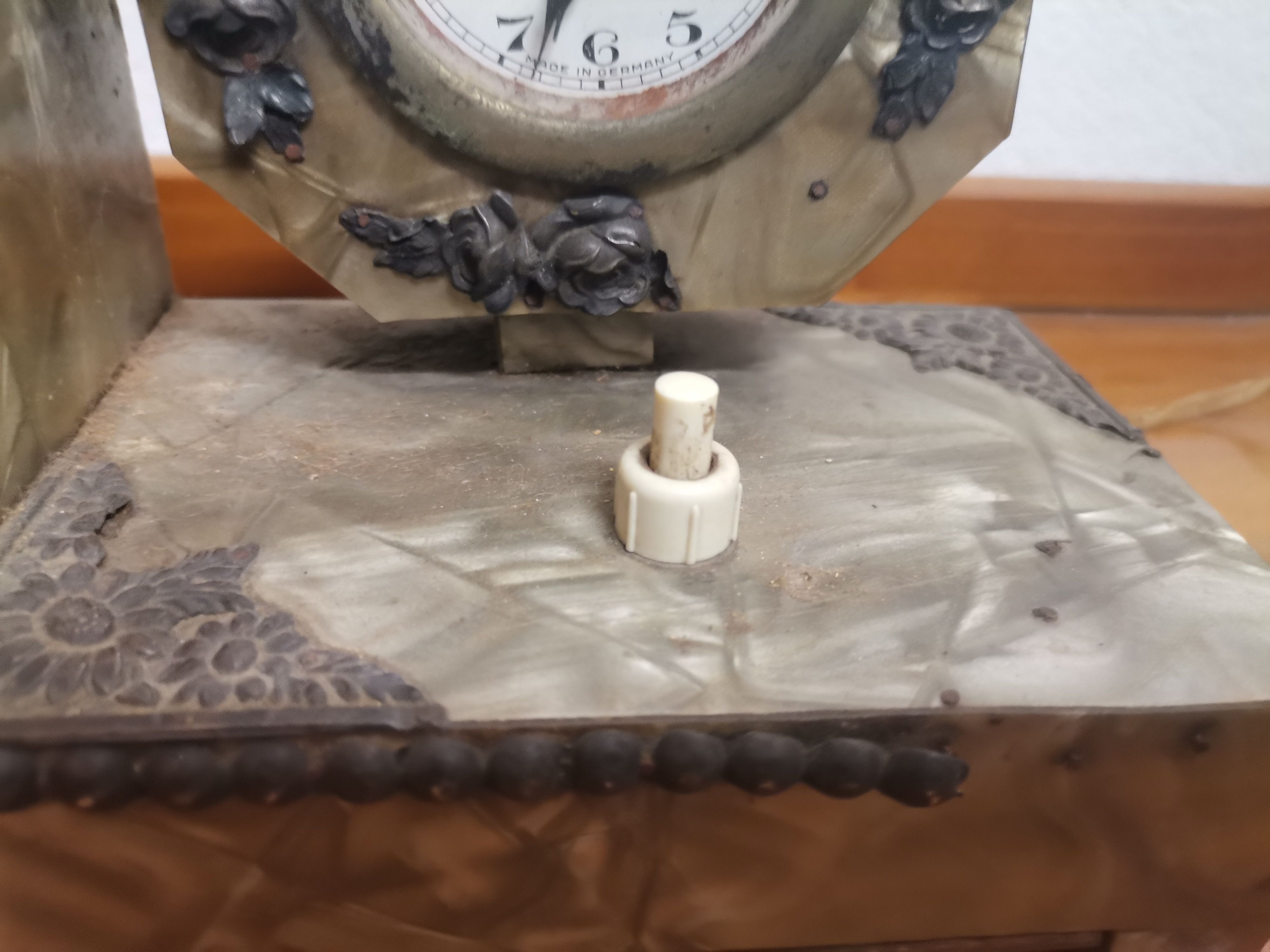 Horloge de bureau Art Déco allemande par Colossal 1930 1940