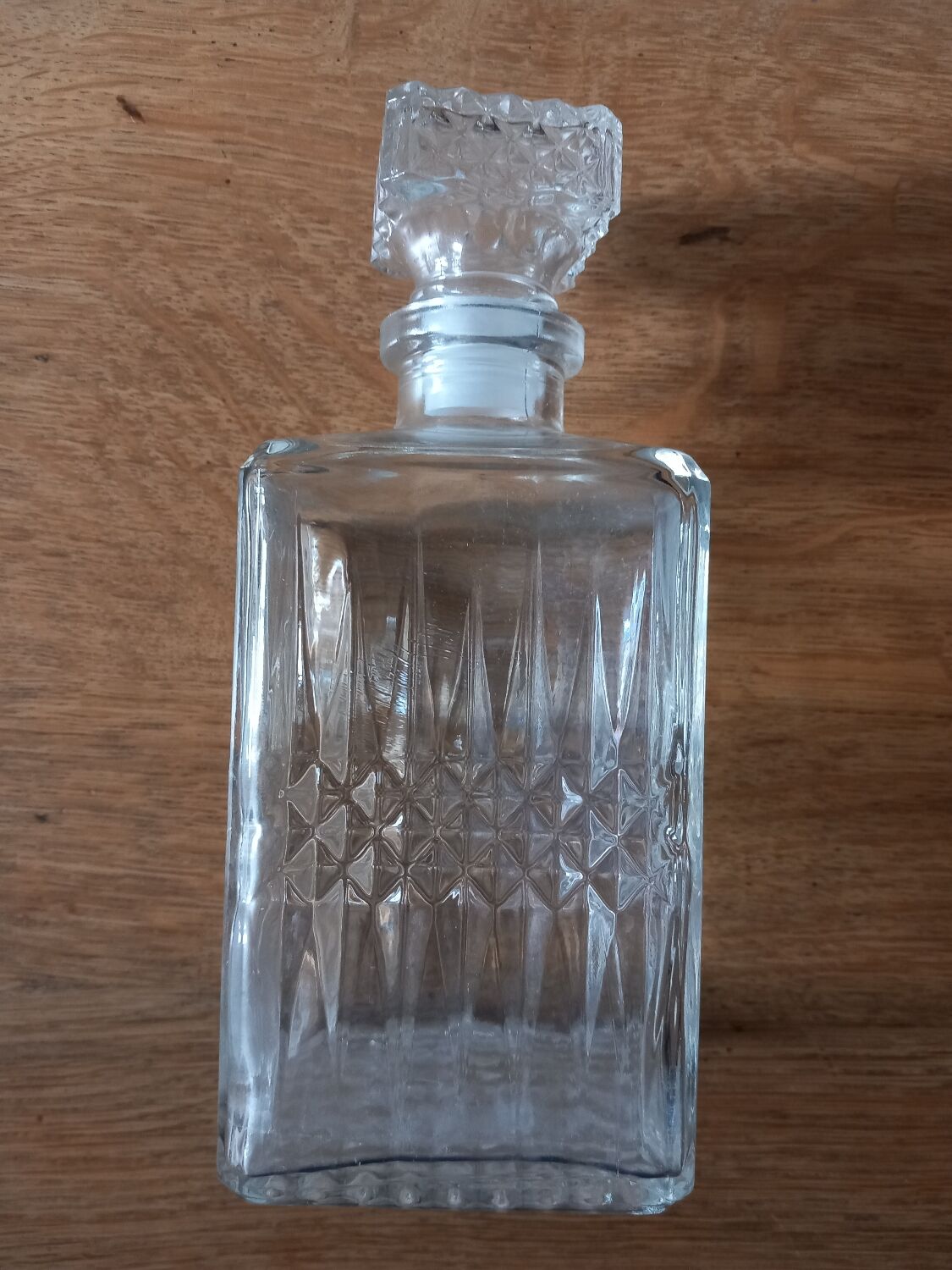 1 set of 2 whisky decanters