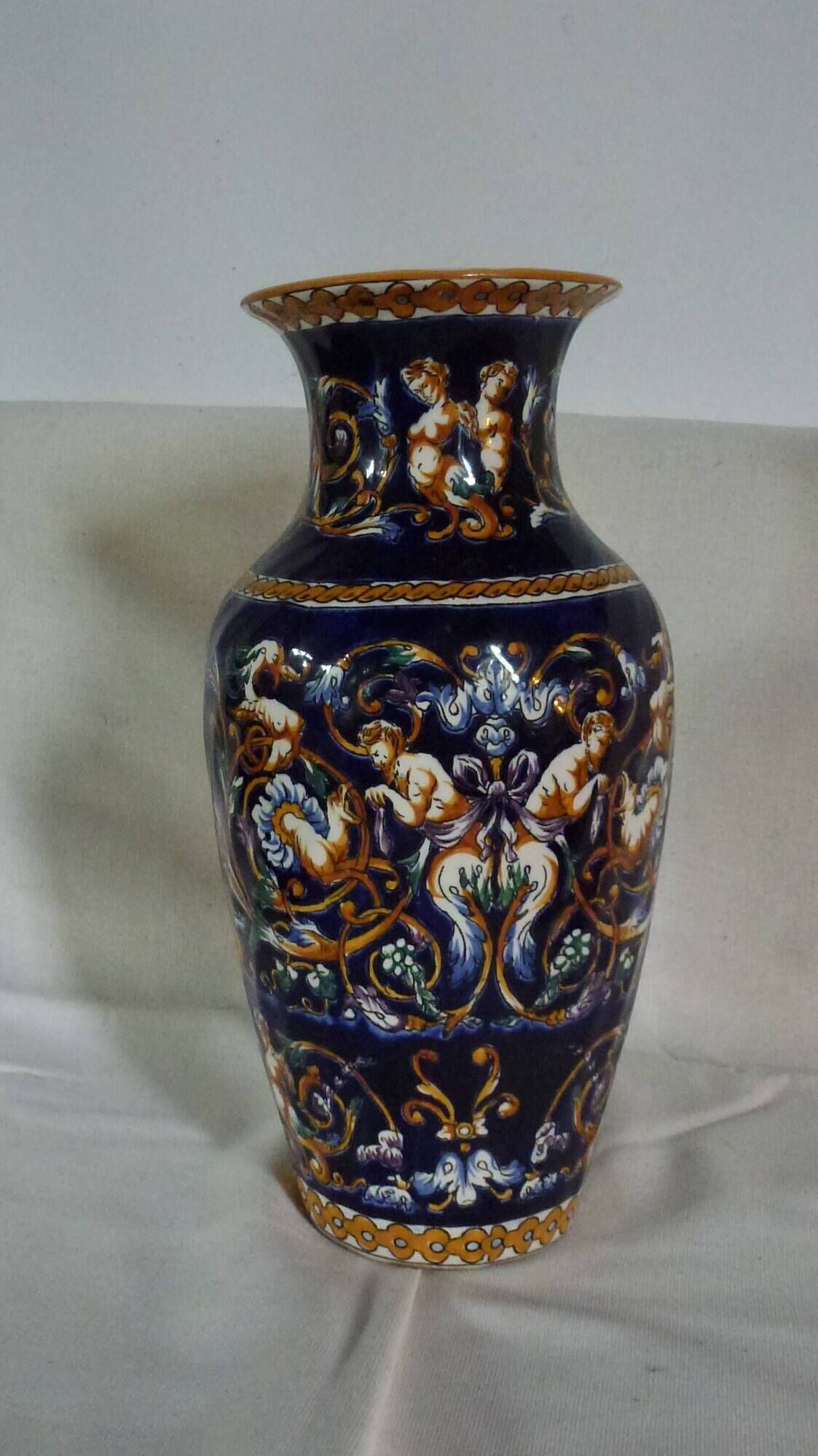 Blue vase gien