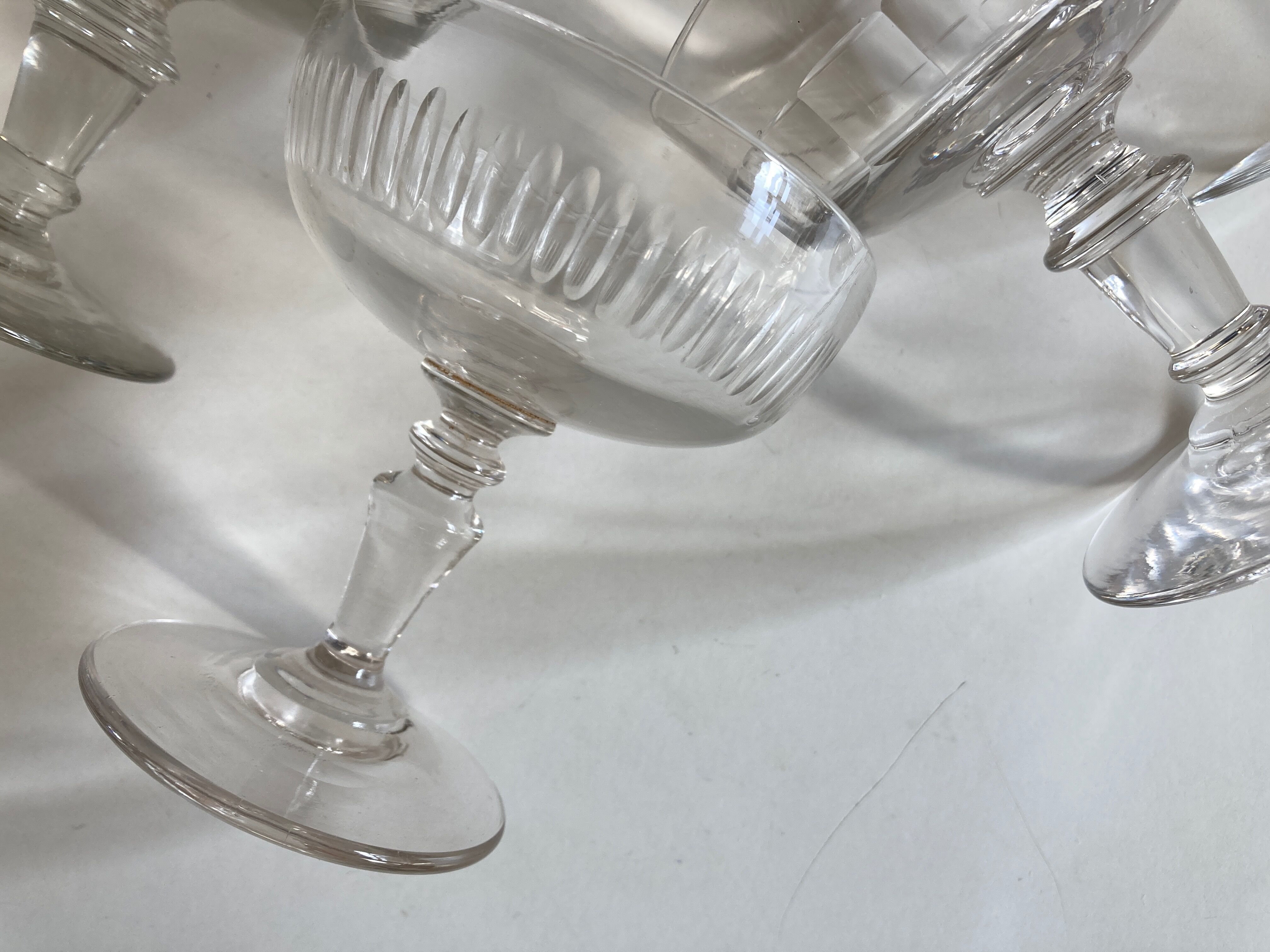 Set of 6 glasses of champagne 19th with flat sides and scales