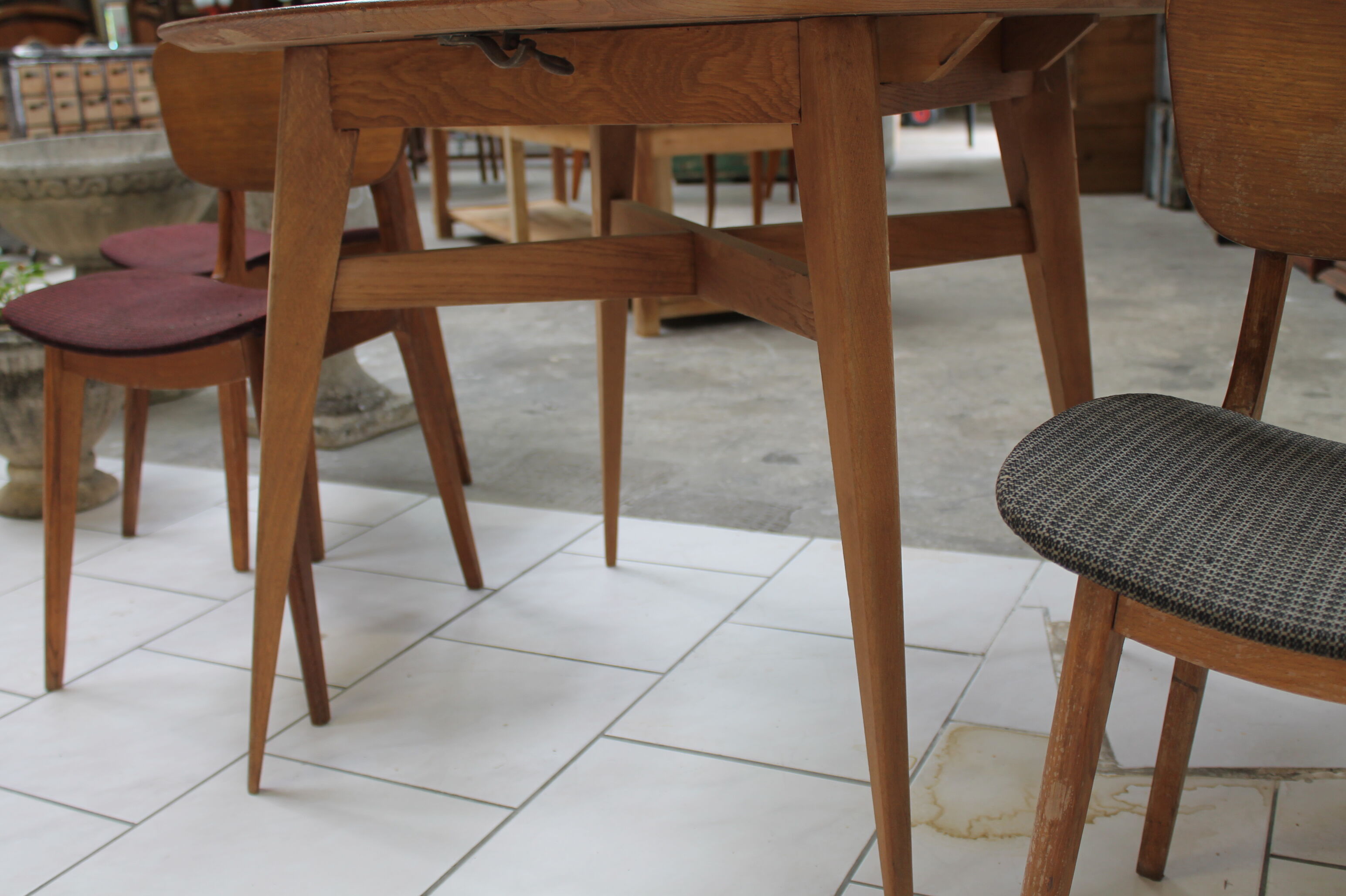 Table et quatre chaises scandinave