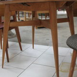 Table et quatre chaises scandinave