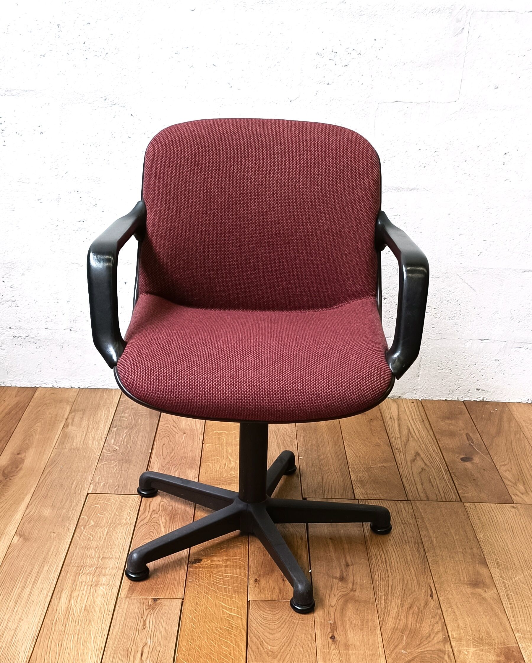 Comforto Armchair, International Furniture