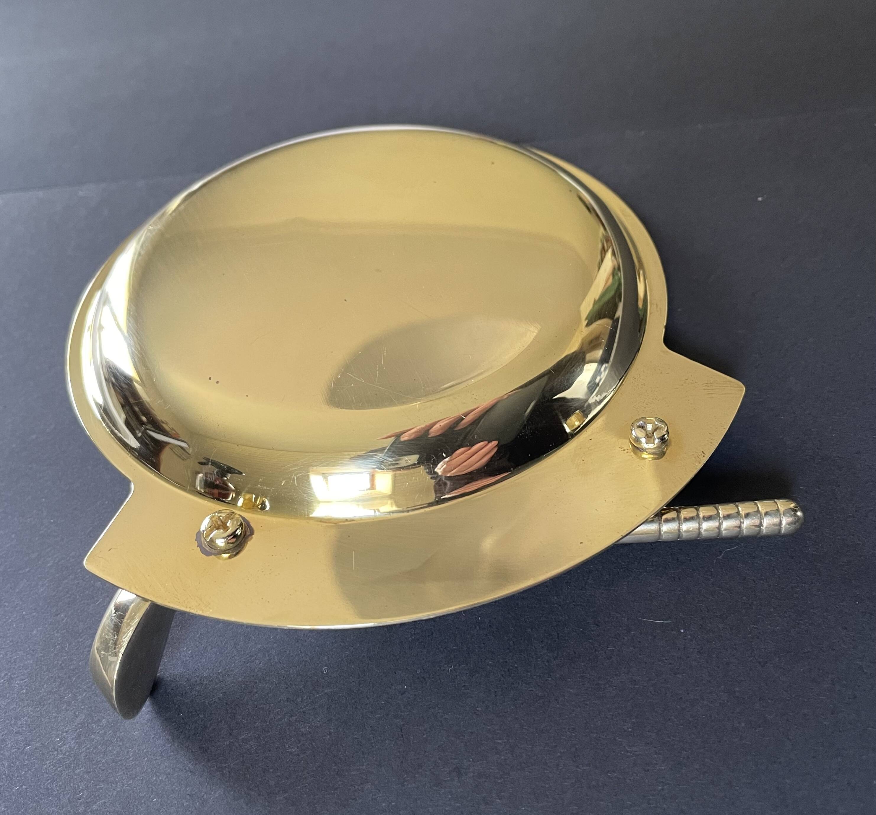Round brass pocket tray with club and golf ball decoration.