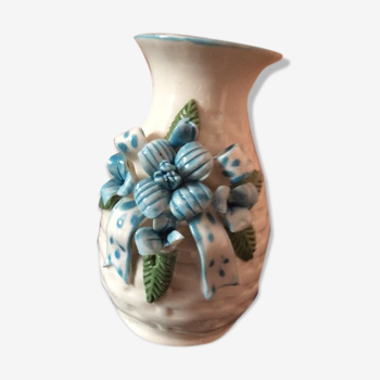 Small vase in dabbling
