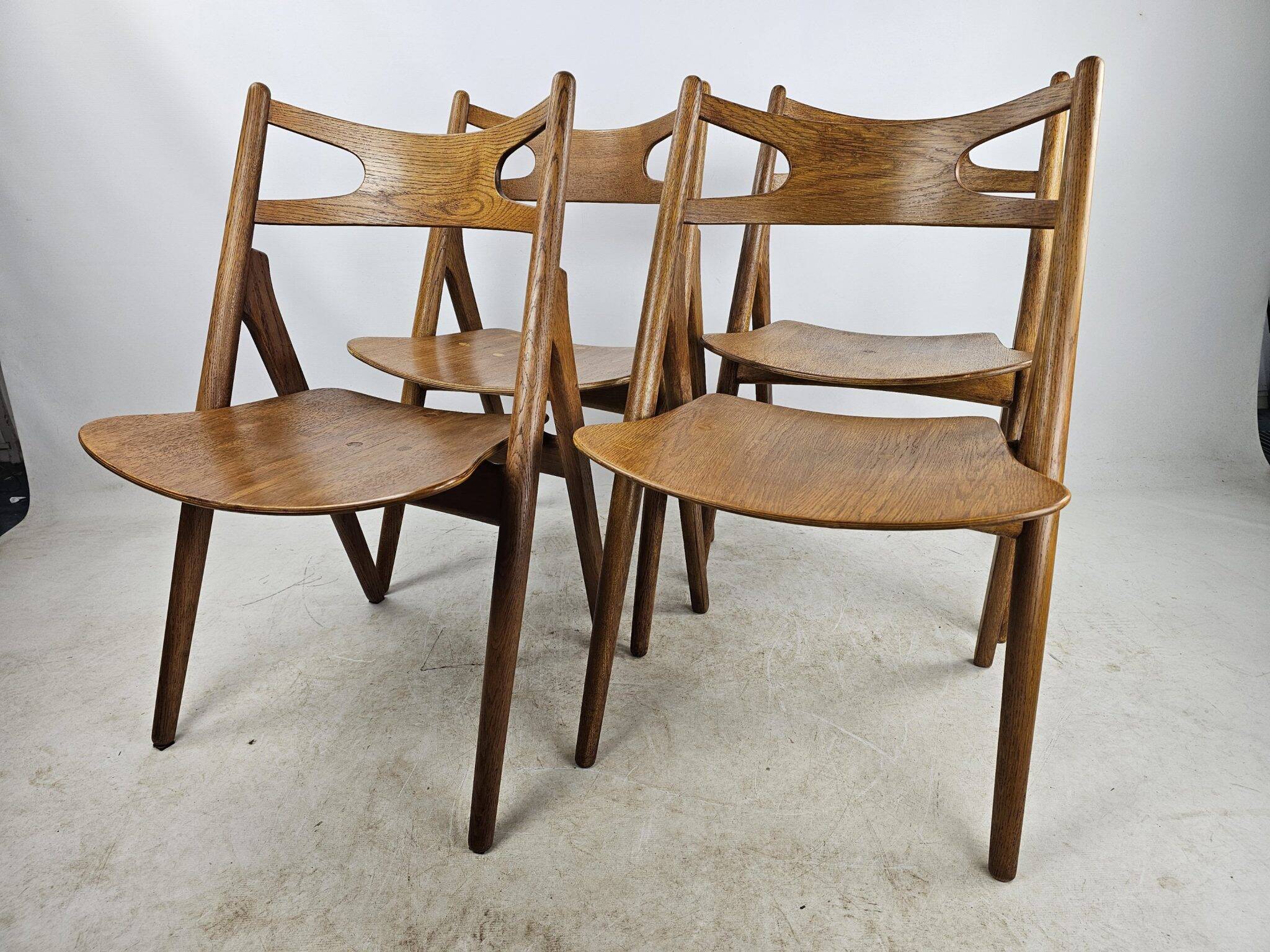 4 chaises Sawbuck de Hans Wegner, modèle CH29