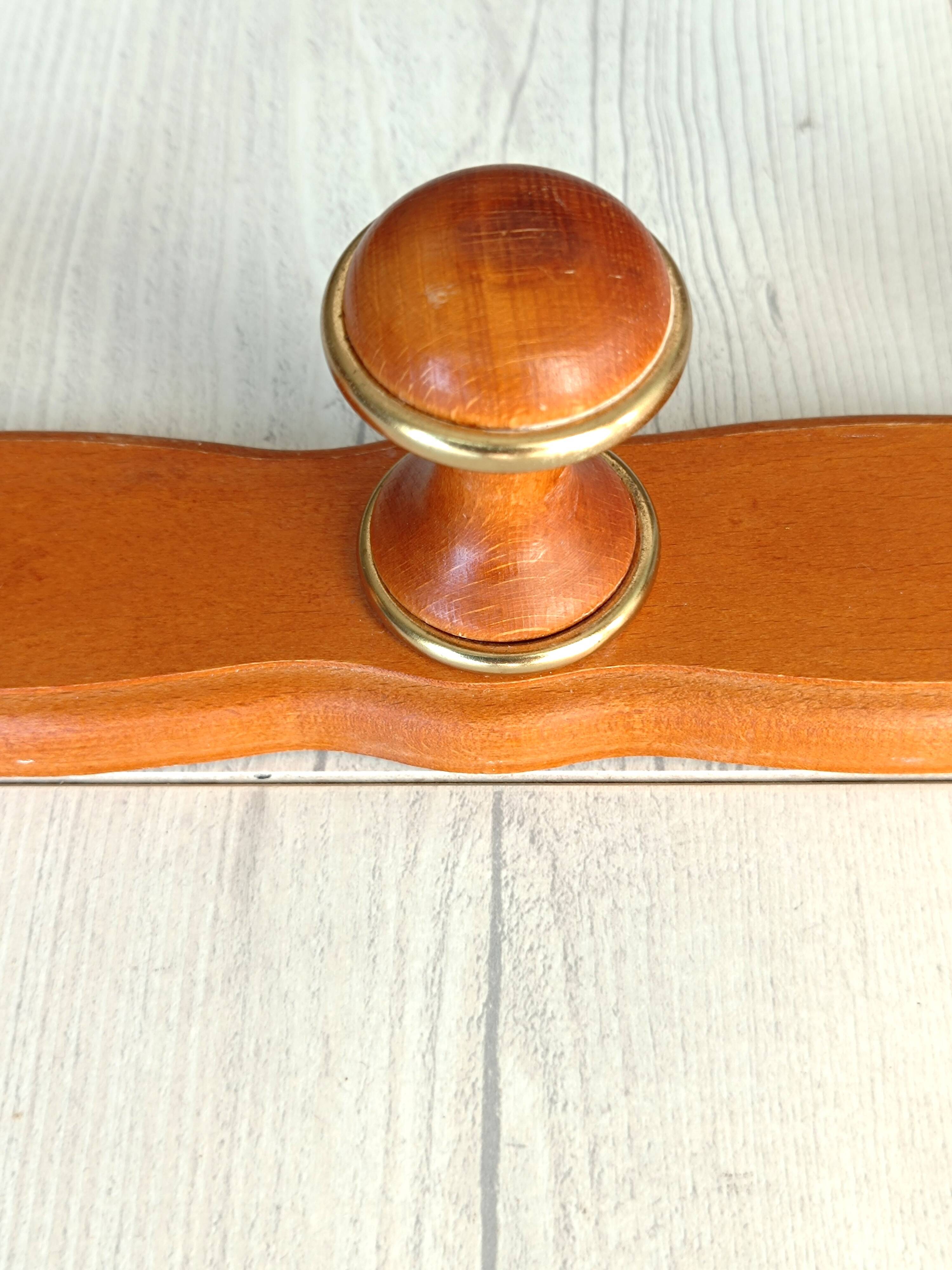 Wall-mounted coat rack in wood and brass