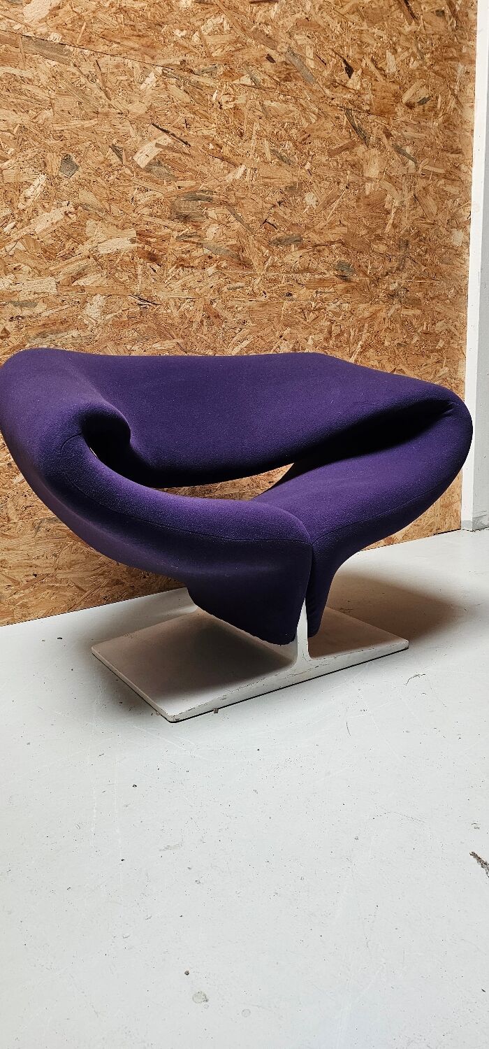 Artifort Ribbon chair designed by Pierre Paulin in 1960.