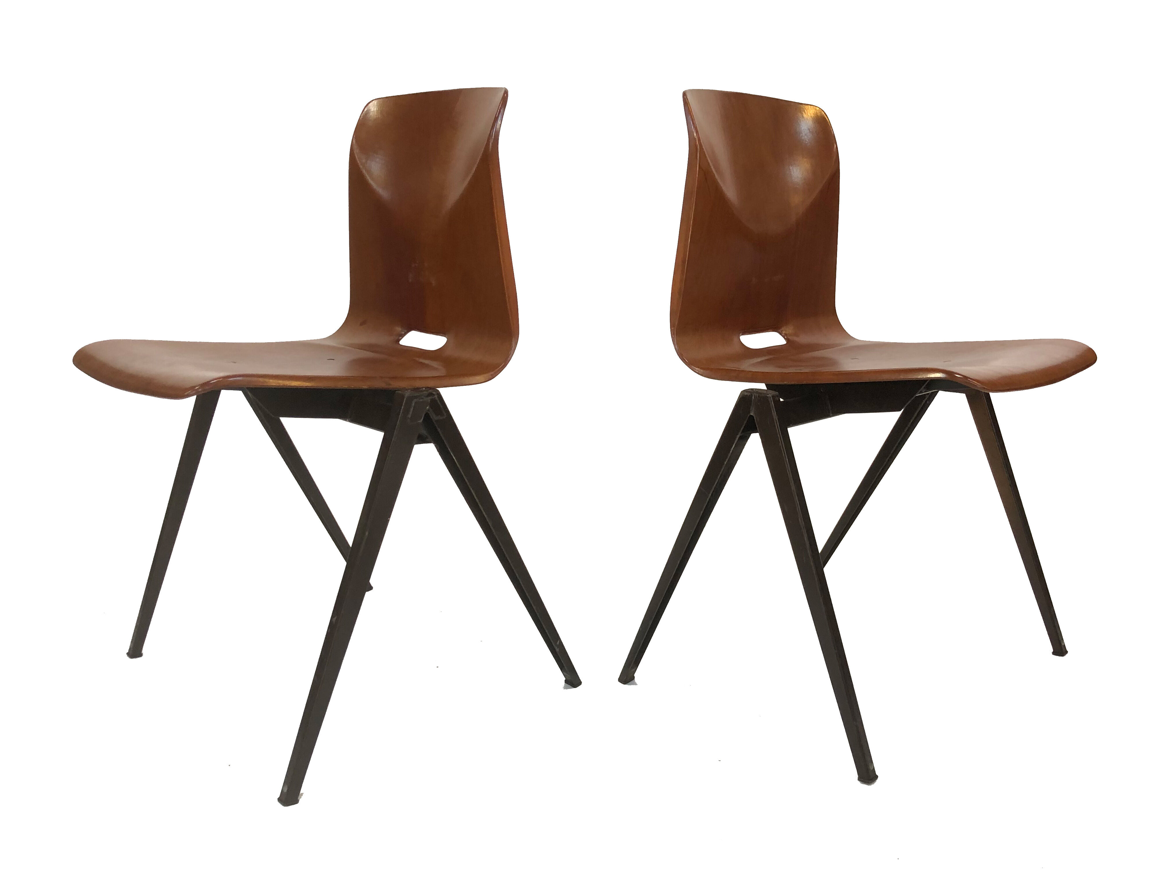 Stackable school Chair S22 de Pagholz Galvanitas