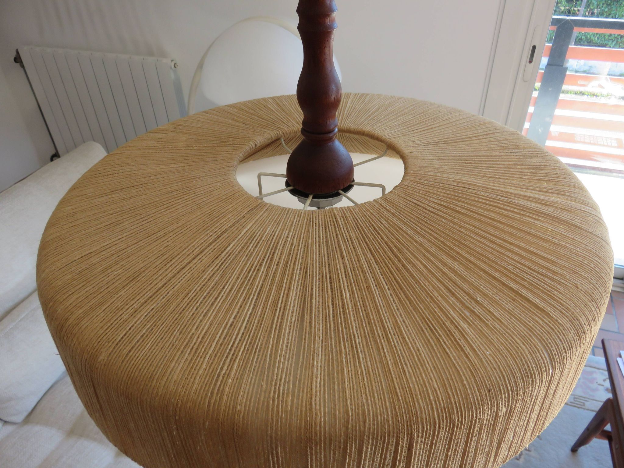 Suspension Temde en sisal et teck vers 1960