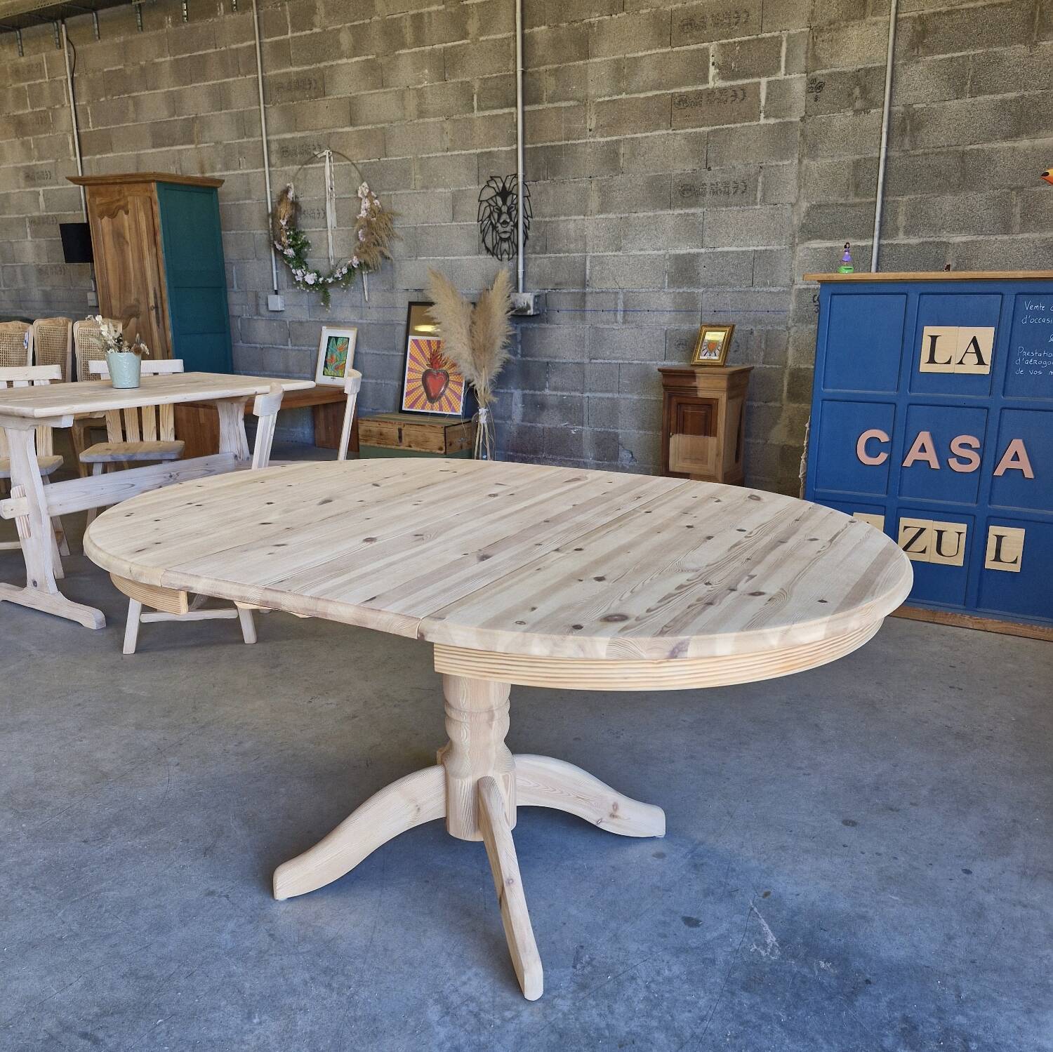 Round table in solid pine – sandblasted – with extension