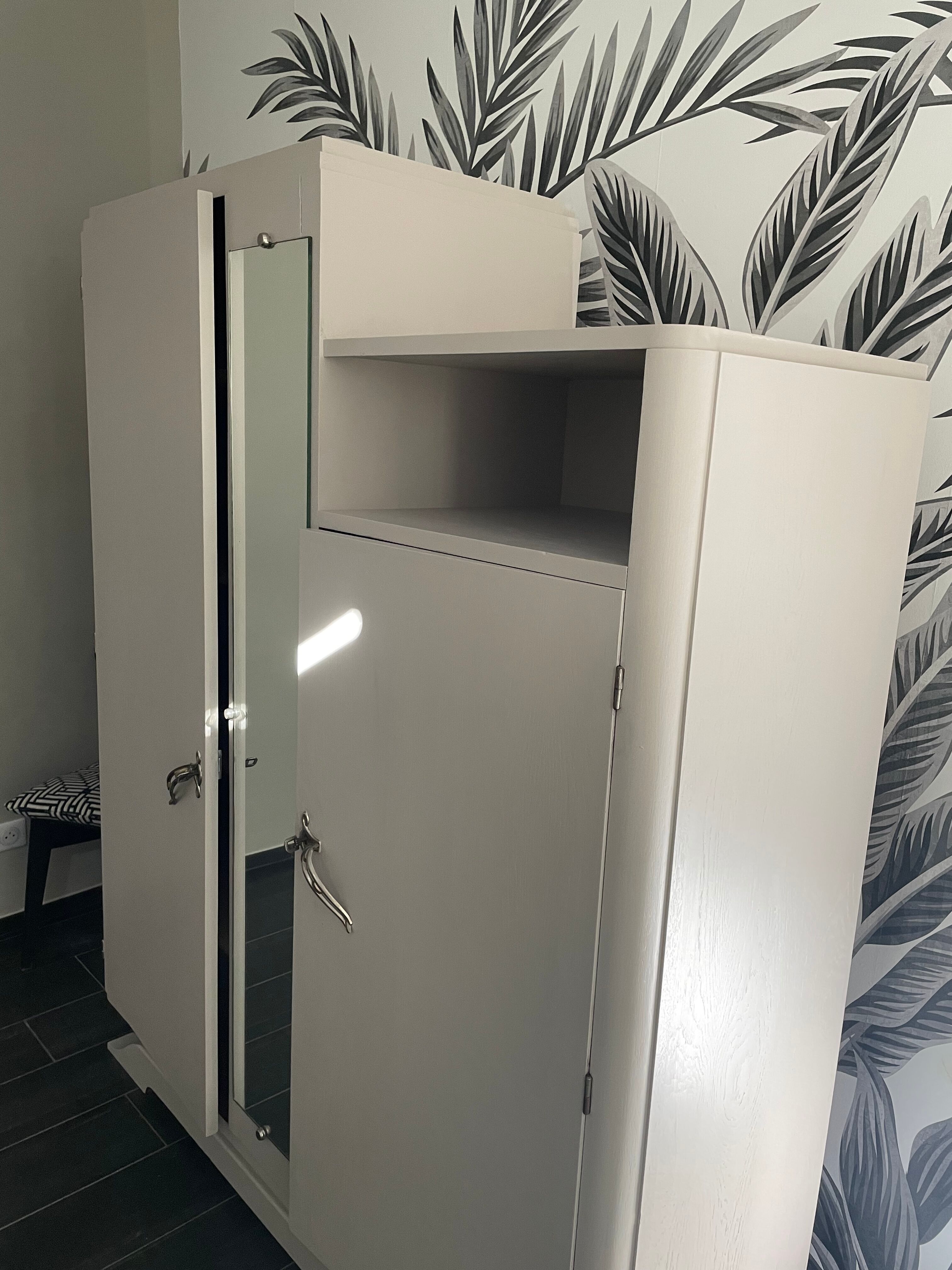 Armoire asymétrique