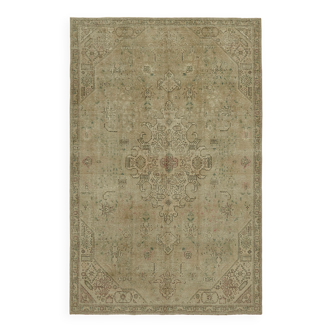 Tapis de laine beige noué à la main vintage années 1970 224 cm x 338 cm