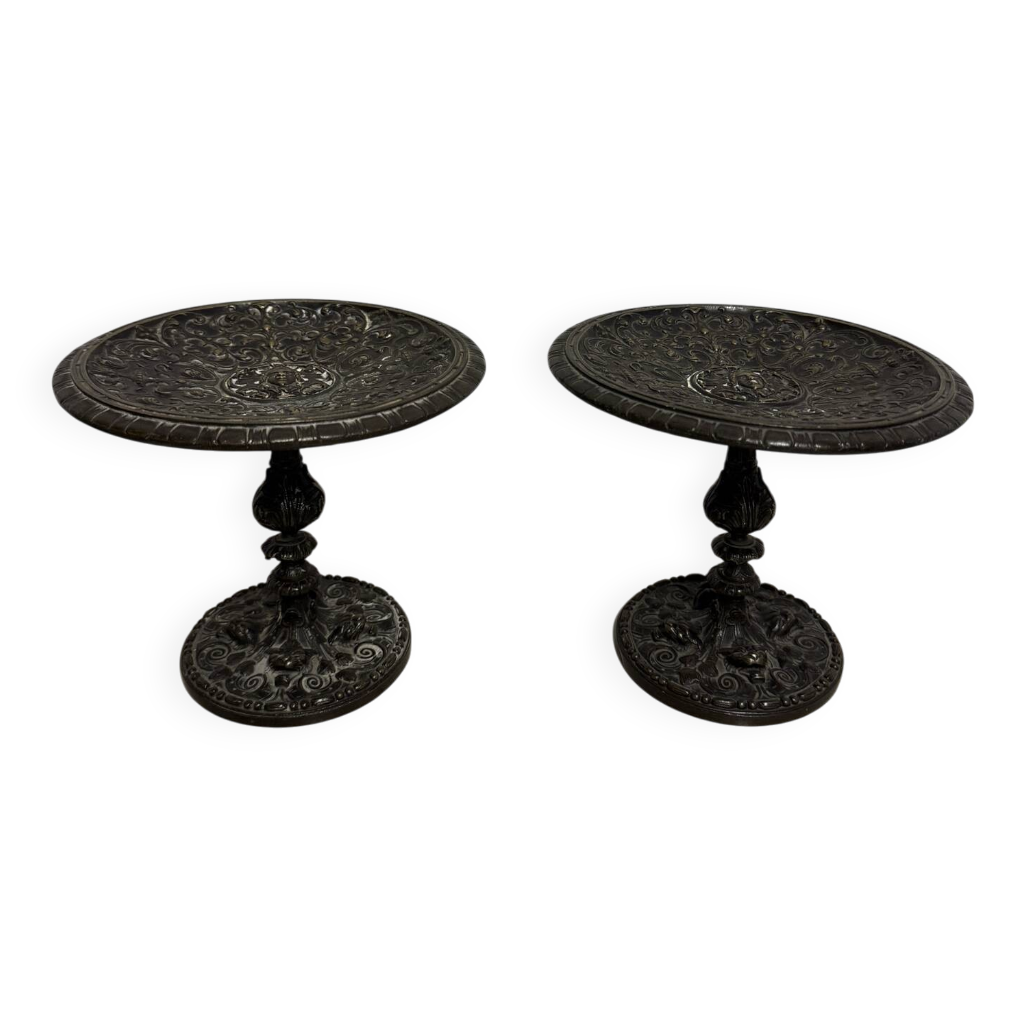 Bronze footed bowls in Renaissance style