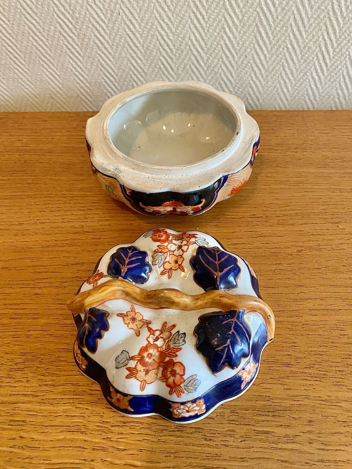 Boute en porcelaine imari Arita fin XIXeme
