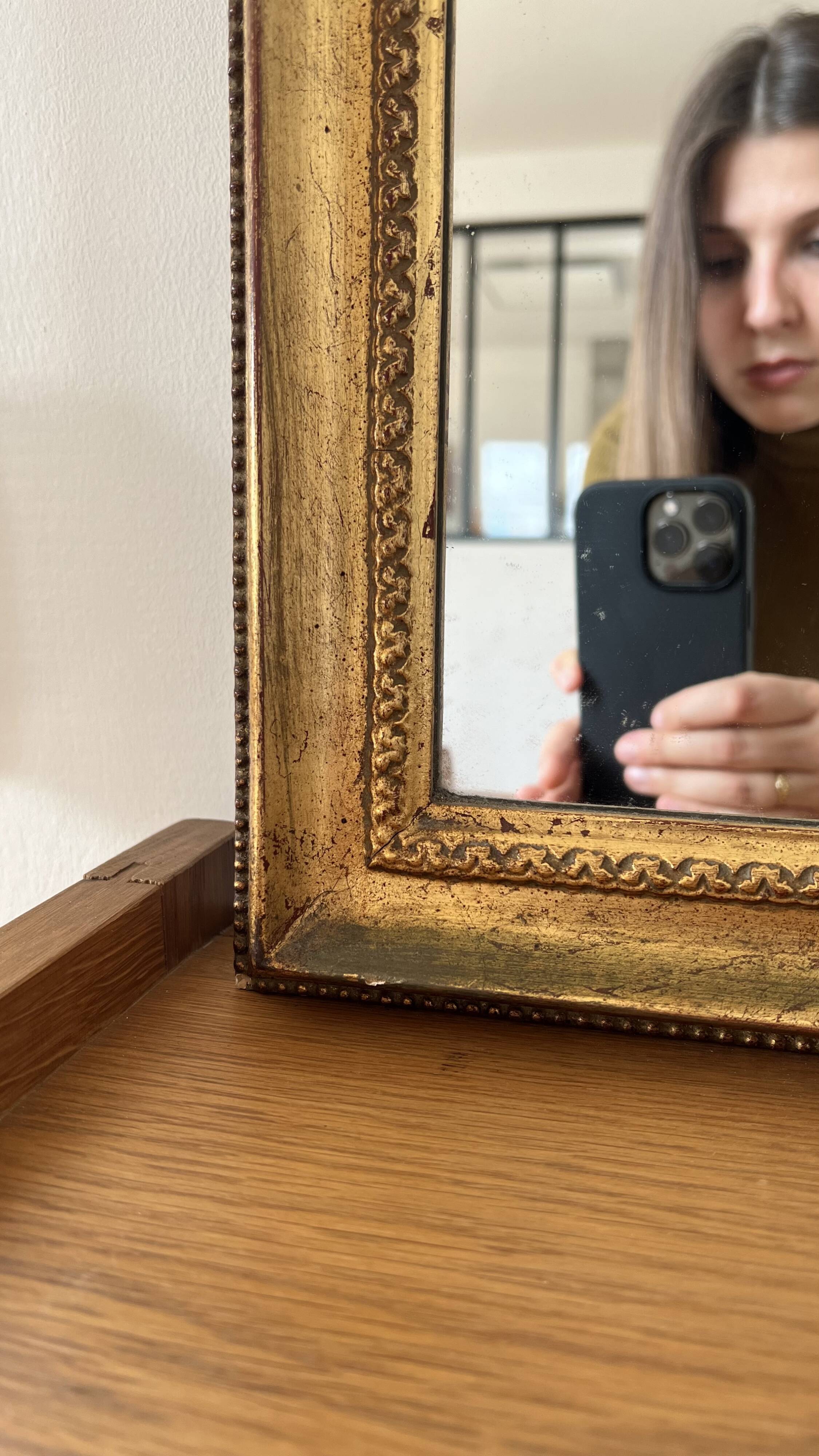 Elongated golden mirror