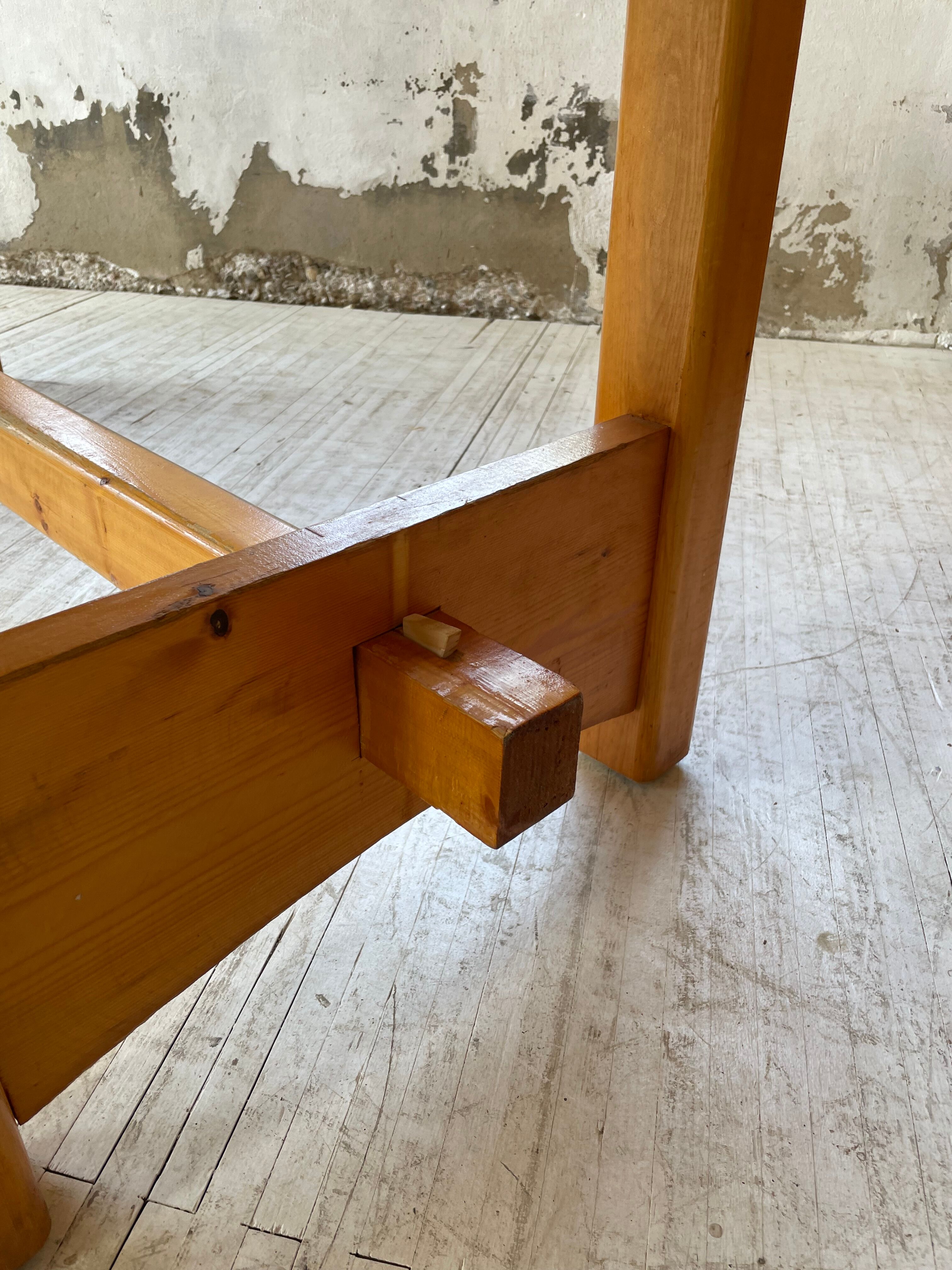 Mountain furniture table in pine 2m