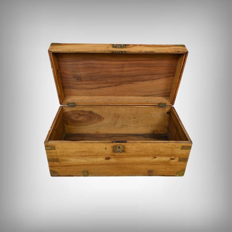 Marine trunk in camphor wood, India – Late 19th century