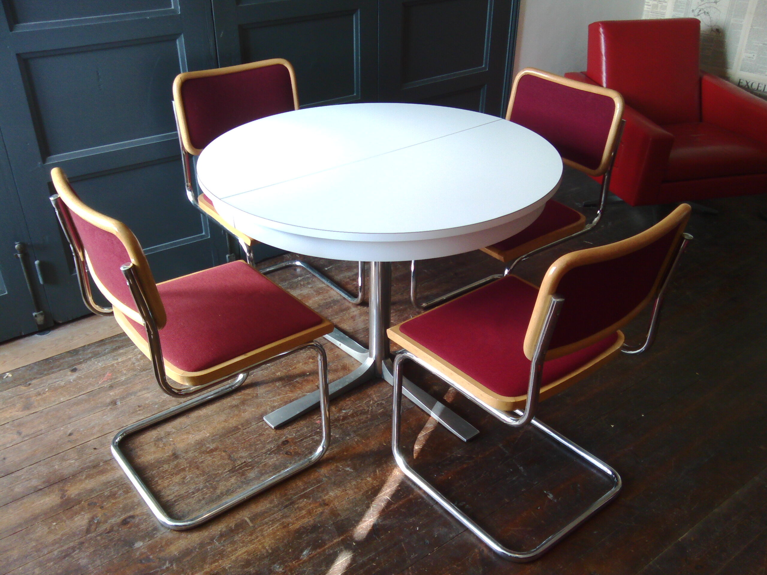 Vintage round table with extensions 1970