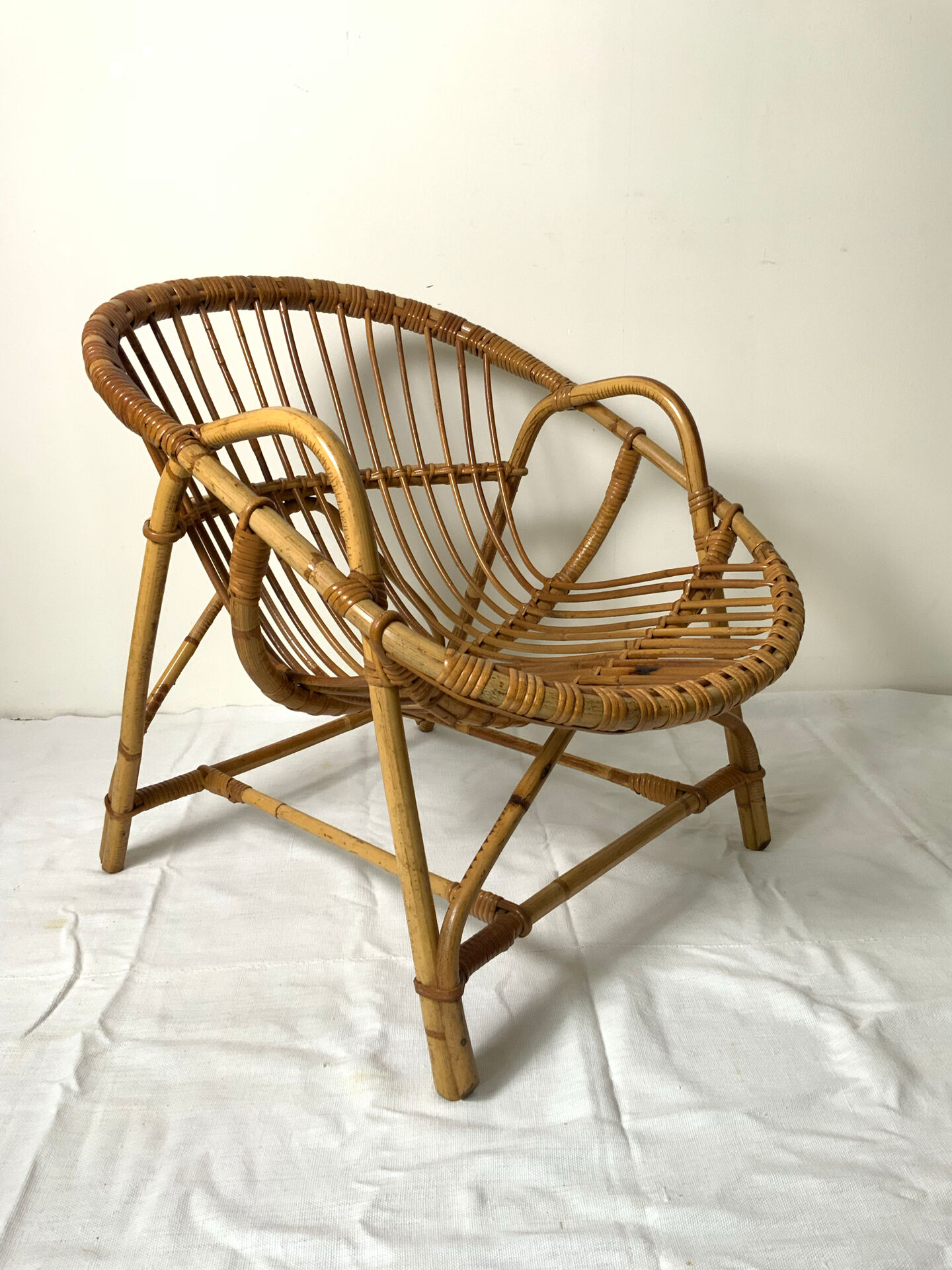 Basket chair in rattan
