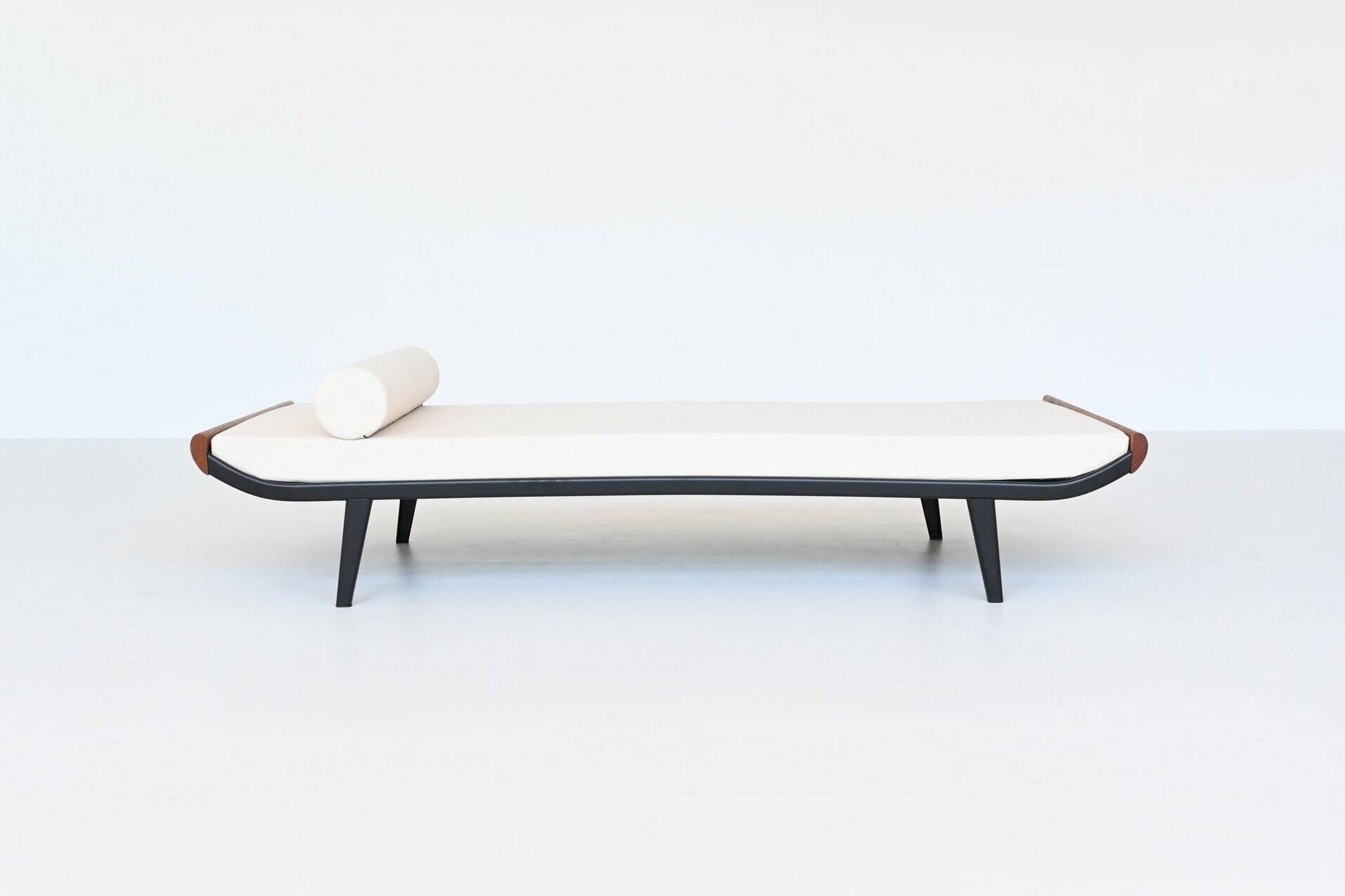 Dick Cordemeyer Lit de repos Cléopâtre en lin blanc Auping Pays-Bas 1954