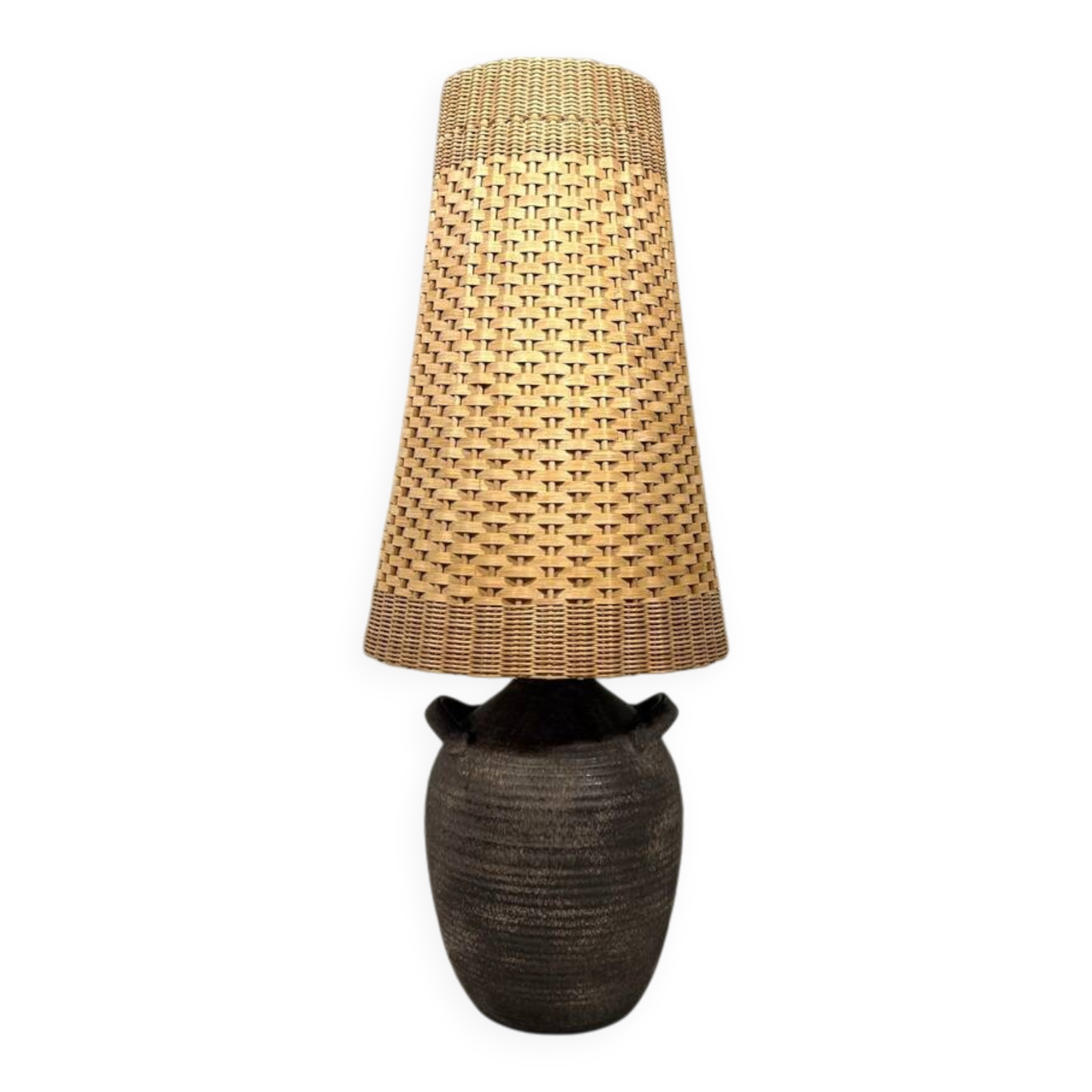 Grand lampadaire amphore en poterie avec abat-jour en rotin des années 1960
