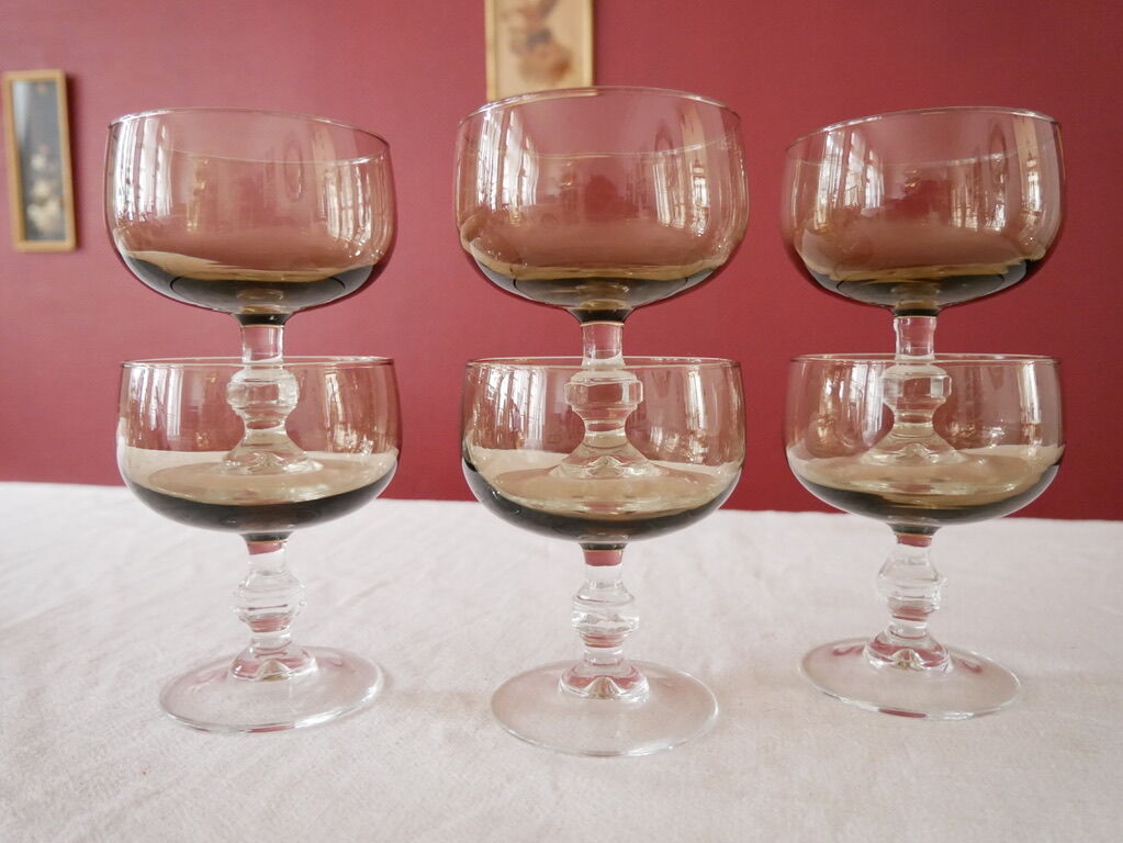 Ensemble de 6 coupes en verre fumé