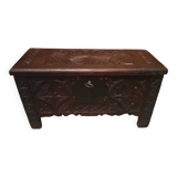 Coffret en bois sculpté